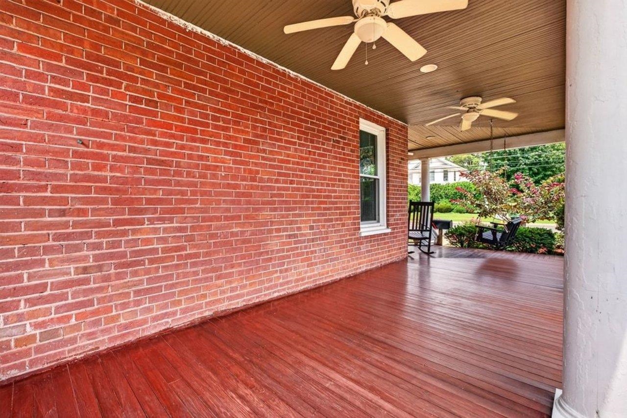 205 DINKEL AVE, BRIDGEWATER, Virginia 22812, 4 Bedrooms Bedrooms, ,2 BathroomsBathrooms,Residential,205 DINKEL AVE,680720 MLS # 680720 205 DINKEL AVE, BRIDGEWATER, Virginia 22812, 4 Bedrooms Bedrooms, ,2 BathroomsBathrooms,Residential,205 DINKEL AVE,680720 MLS # 680720