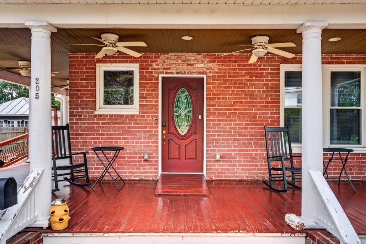 205 DINKEL AVE, BRIDGEWATER, Virginia 22812, 4 Bedrooms Bedrooms, ,2 BathroomsBathrooms,Residential,205 DINKEL AVE,680720 MLS # 680720 205 DINKEL AVE, BRIDGEWATER, Virginia 22812, 4 Bedrooms Bedrooms, ,2 BathroomsBathrooms,Residential,205 DINKEL AVE,680720 MLS # 680720