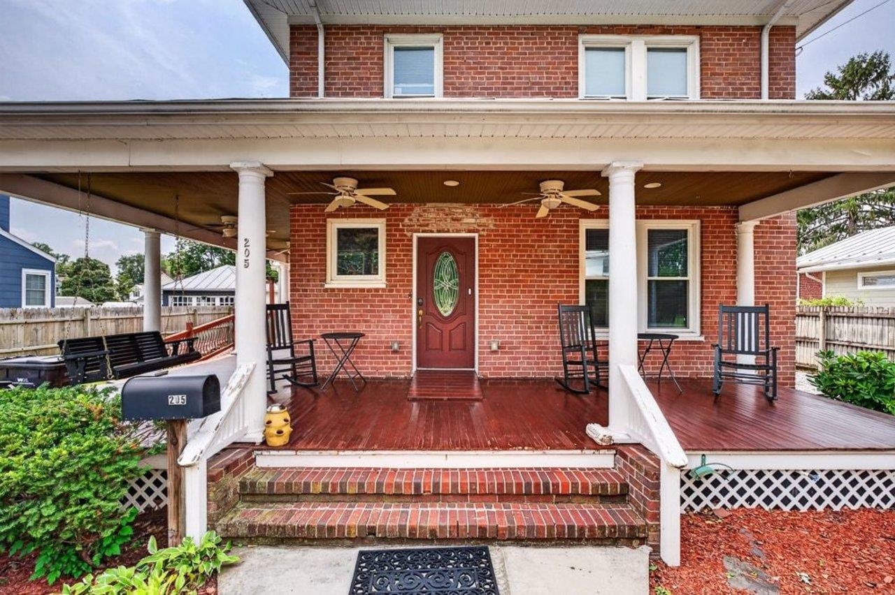205 DINKEL AVE, BRIDGEWATER, Virginia 22812, 4 Bedrooms Bedrooms, ,2 BathroomsBathrooms,Residential,205 DINKEL AVE,680720 MLS # 680720 205 DINKEL AVE, BRIDGEWATER, Virginia 22812, 4 Bedrooms Bedrooms, ,2 BathroomsBathrooms,Residential,205 DINKEL AVE,680720 MLS # 680720