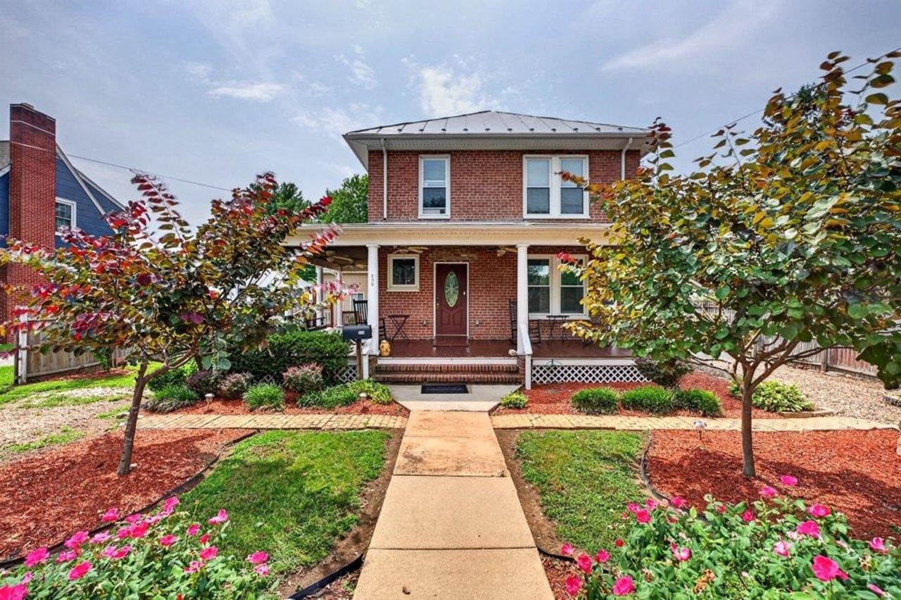 205 DINKEL AVE, BRIDGEWATER, Virginia 22812, 4 Bedrooms Bedrooms, ,2 BathroomsBathrooms,Residential,205 DINKEL AVE,680720 MLS # 680720 205 DINKEL AVE, BRIDGEWATER, Virginia 22812, 4 Bedrooms Bedrooms, ,2 BathroomsBathrooms,Residential,205 DINKEL AVE,680720 MLS # 680720
