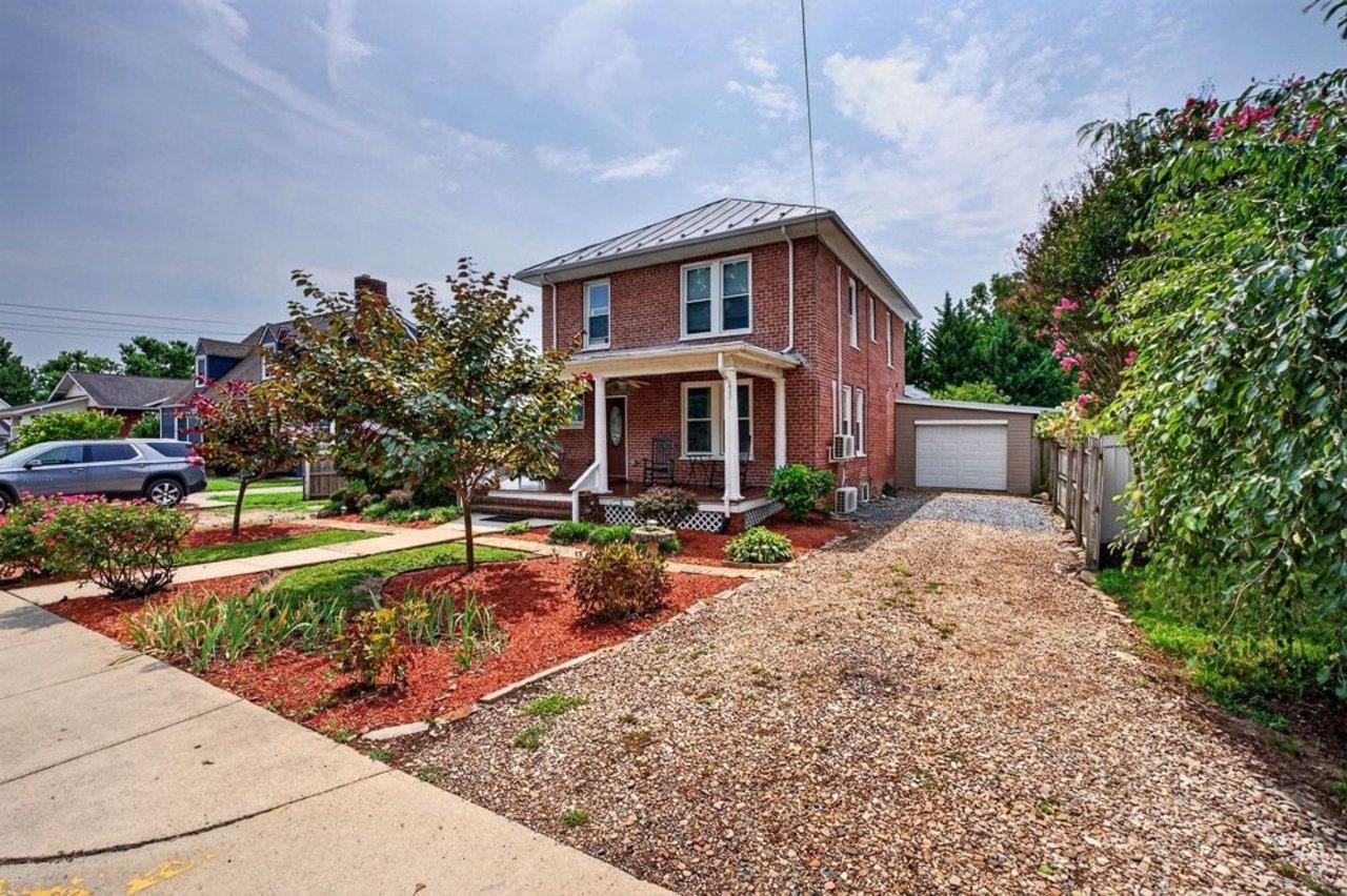 205 DINKEL AVE, BRIDGEWATER, Virginia 22812, 4 Bedrooms Bedrooms, ,2 BathroomsBathrooms,Residential,205 DINKEL AVE,680720 MLS # 680720 205 DINKEL AVE, BRIDGEWATER, Virginia 22812, 4 Bedrooms Bedrooms, ,2 BathroomsBathrooms,Residential,205 DINKEL AVE,680720 MLS # 680720