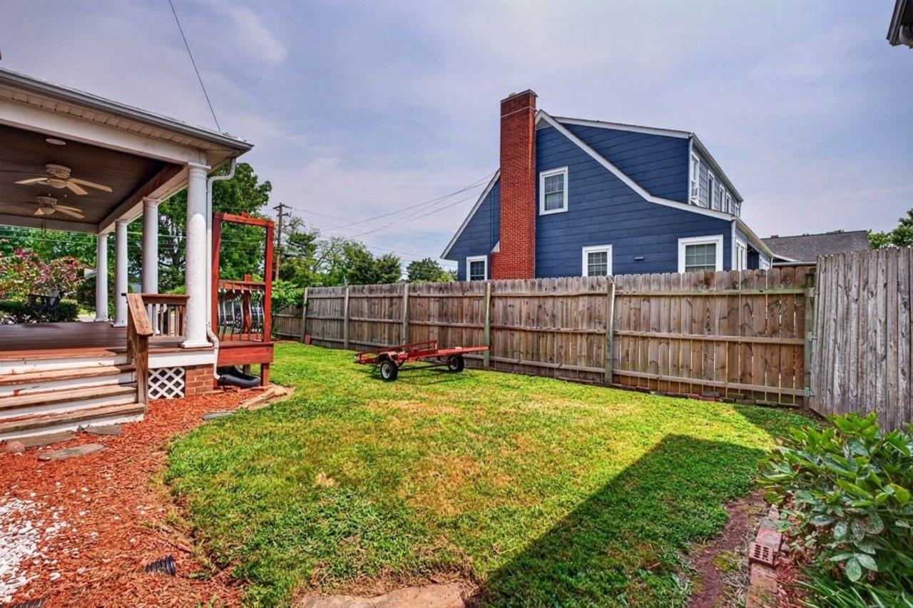 205 DINKEL AVE, BRIDGEWATER, Virginia 22812, 4 Bedrooms Bedrooms, ,2 BathroomsBathrooms,Residential,205 DINKEL AVE,680720 MLS # 680720 205 DINKEL AVE, BRIDGEWATER, Virginia 22812, 4 Bedrooms Bedrooms, ,2 BathroomsBathrooms,Residential,205 DINKEL AVE,680720 MLS # 680720