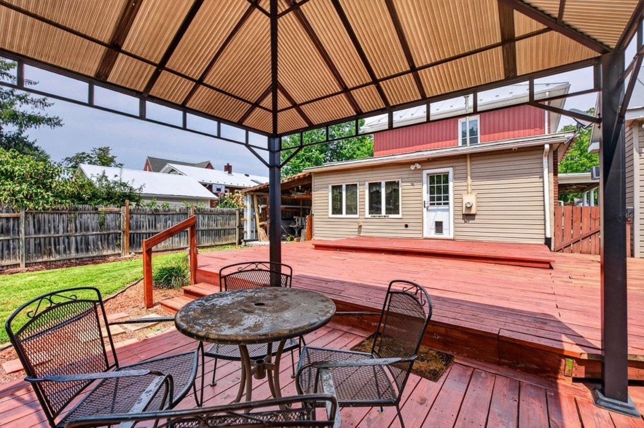 205 DINKEL AVE, BRIDGEWATER, Virginia 22812, 4 Bedrooms Bedrooms, ,2 BathroomsBathrooms,Residential,205 DINKEL AVE,680720 MLS # 680720 205 DINKEL AVE, BRIDGEWATER, Virginia 22812, 4 Bedrooms Bedrooms, ,2 BathroomsBathrooms,Residential,205 DINKEL AVE,680720 MLS # 680720