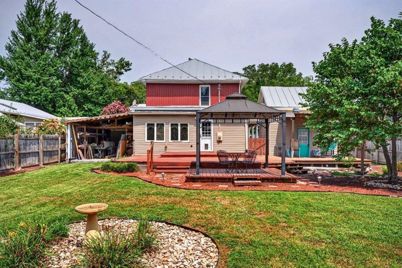 205 DINKEL AVE, BRIDGEWATER, Virginia 22812, 4 Bedrooms Bedrooms, ,2 BathroomsBathrooms,Residential,205 DINKEL AVE,680720 MLS # 680720 205 DINKEL AVE, BRIDGEWATER, Virginia 22812, 4 Bedrooms Bedrooms, ,2 BathroomsBathrooms,Residential,205 DINKEL AVE,680720 MLS # 680720