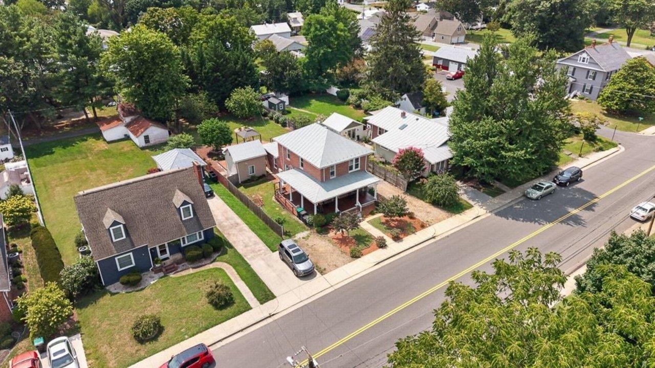 205 DINKEL AVE, BRIDGEWATER, Virginia 22812, 4 Bedrooms Bedrooms, ,2 BathroomsBathrooms,Residential,205 DINKEL AVE,680720 MLS # 680720 205 DINKEL AVE, BRIDGEWATER, Virginia 22812, 4 Bedrooms Bedrooms, ,2 BathroomsBathrooms,Residential,205 DINKEL AVE,680720 MLS # 680720
