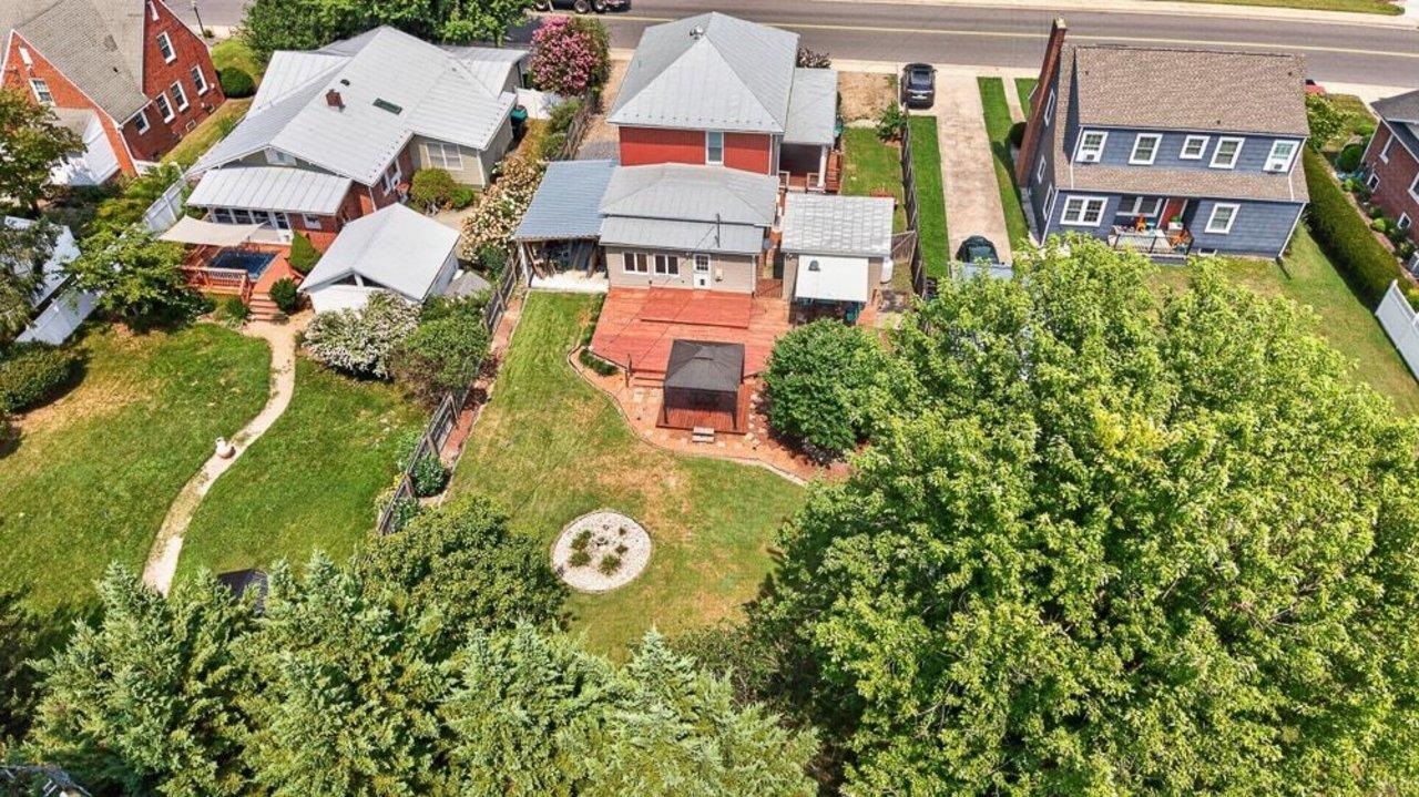 205 DINKEL AVE, BRIDGEWATER, Virginia 22812, 4 Bedrooms Bedrooms, ,2 BathroomsBathrooms,Residential,205 DINKEL AVE,680720 MLS # 680720 205 DINKEL AVE, BRIDGEWATER, Virginia 22812, 4 Bedrooms Bedrooms, ,2 BathroomsBathrooms,Residential,205 DINKEL AVE,680720 MLS # 680720