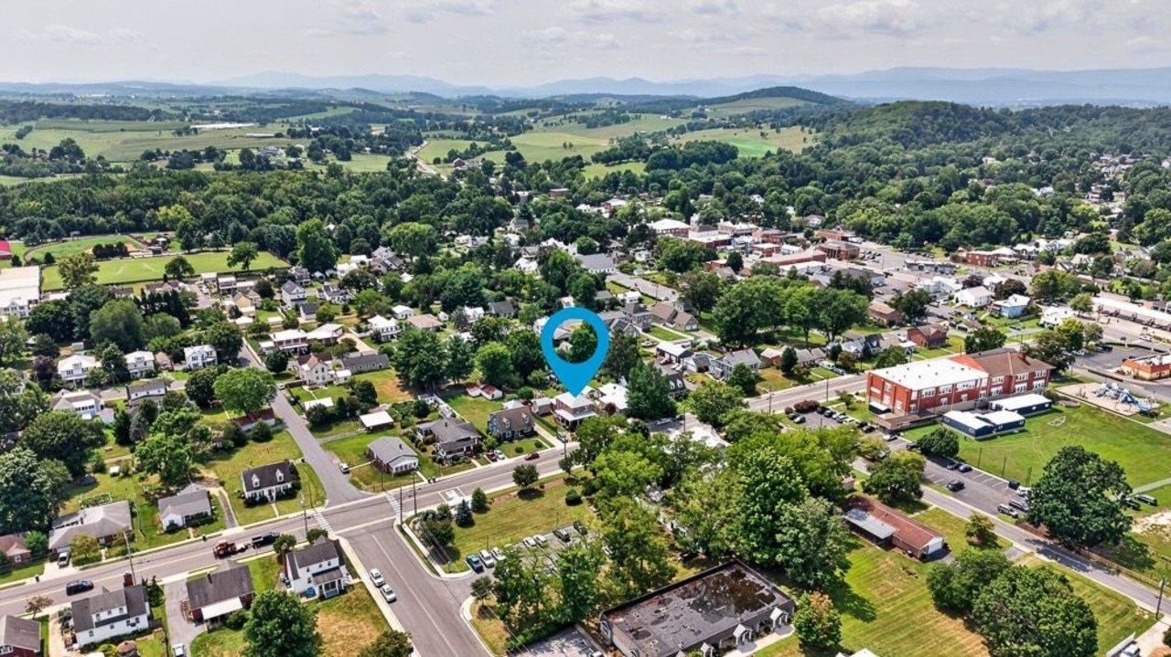 205 DINKEL AVE, BRIDGEWATER, Virginia 22812, 4 Bedrooms Bedrooms, ,2 BathroomsBathrooms,Residential,205 DINKEL AVE,680720 MLS # 680720 205 DINKEL AVE, BRIDGEWATER, Virginia 22812, 4 Bedrooms Bedrooms, ,2 BathroomsBathrooms,Residential,205 DINKEL AVE,680720 MLS # 680720