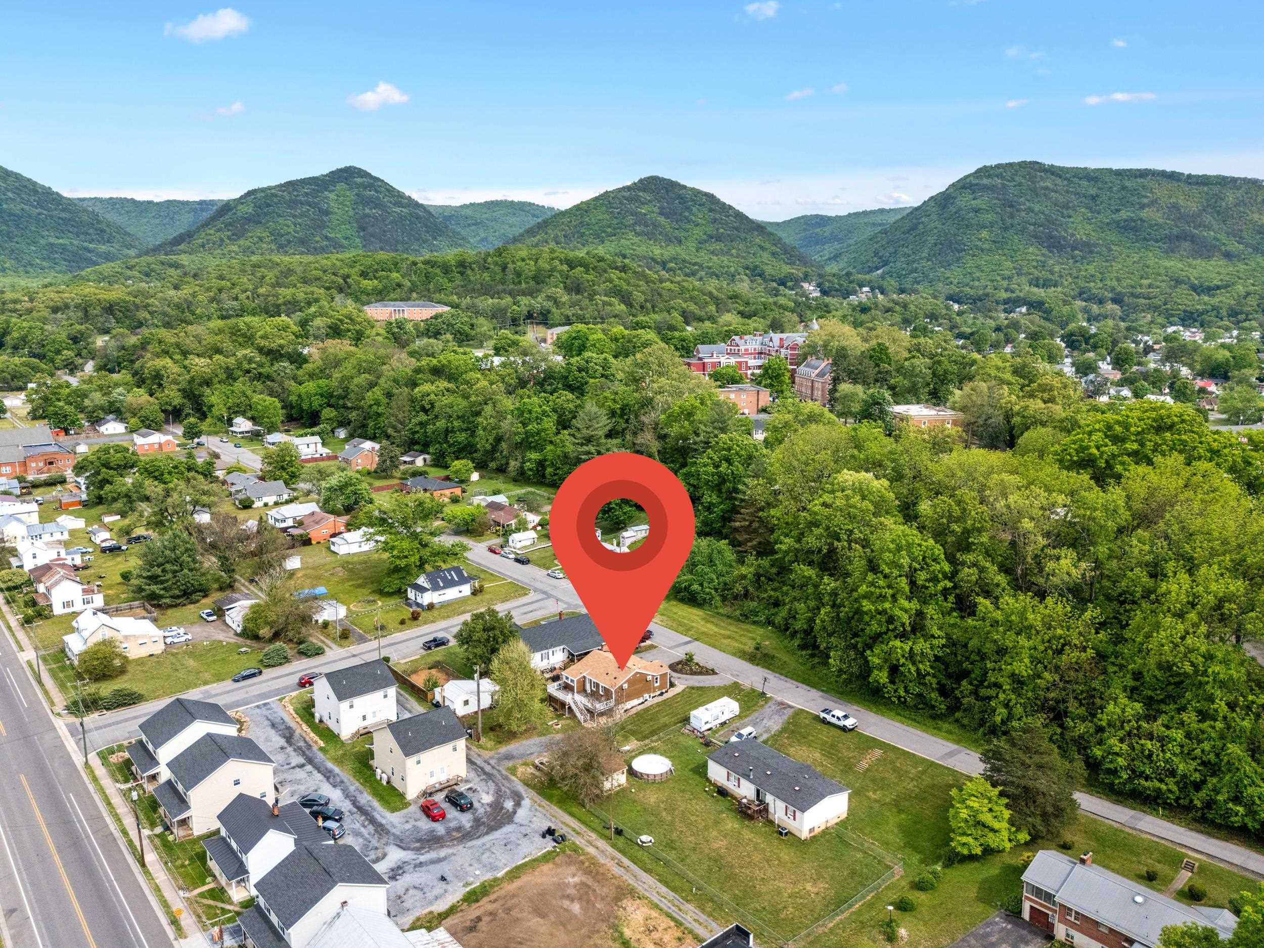 217 W 28TH ST, BUENA VISTA, Virginia 24416, ,Residential,217 W 28TH ST,676880 MLS # 676880