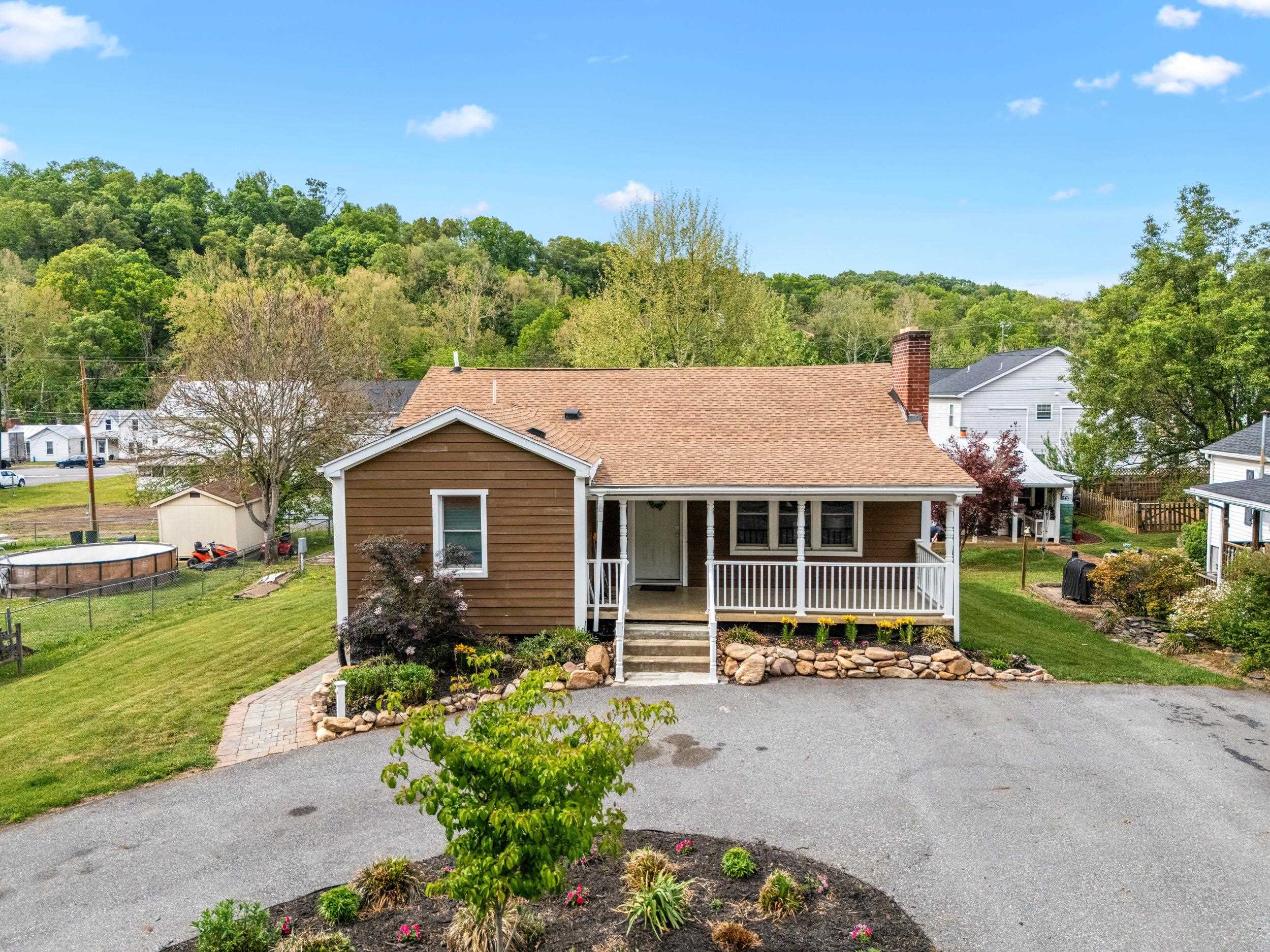 217 W 28TH ST, BUENA VISTA, Virginia 24416, ,Residential,217 W 28TH ST,676880 MLS # 676880