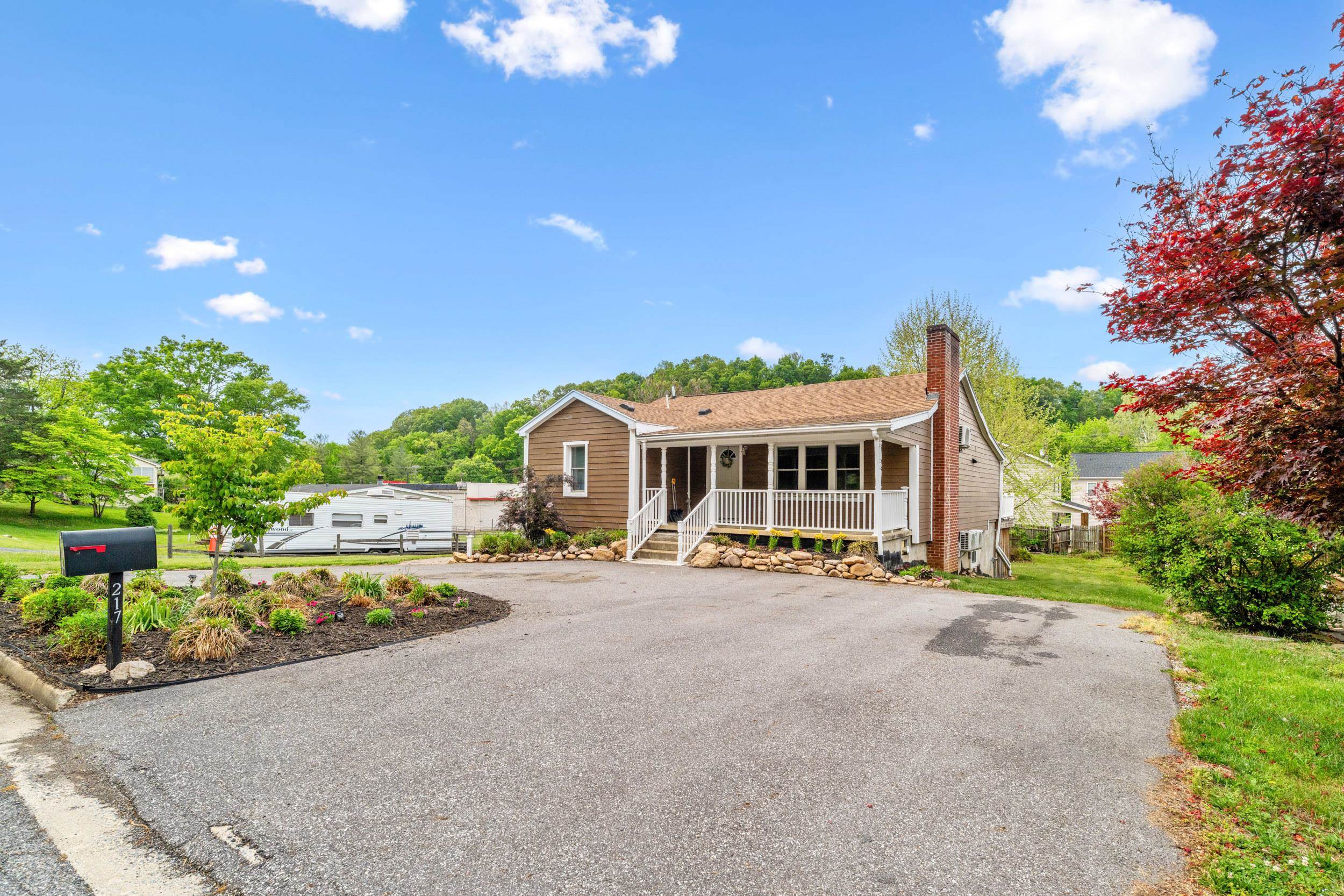 217 W 28TH ST, BUENA VISTA, Virginia 24416, ,Residential,217 W 28TH ST,676880 MLS # 676880