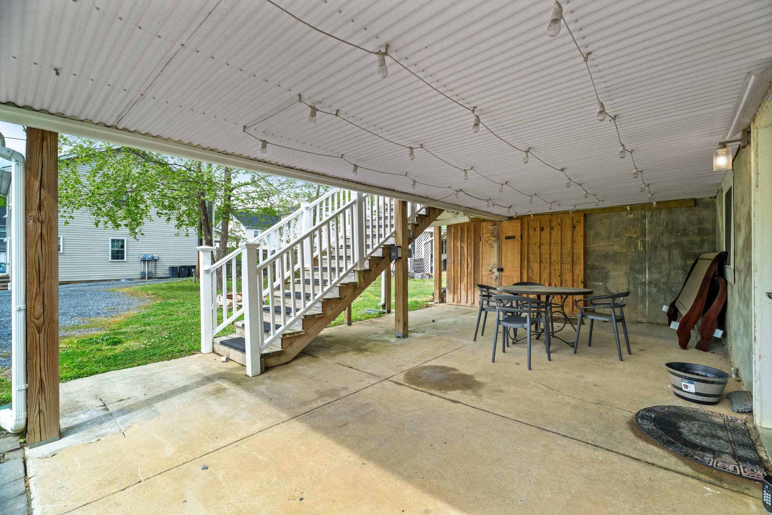 217 W 28TH ST, BUENA VISTA, Virginia 24416, ,Residential,217 W 28TH ST,676880 MLS # 676880