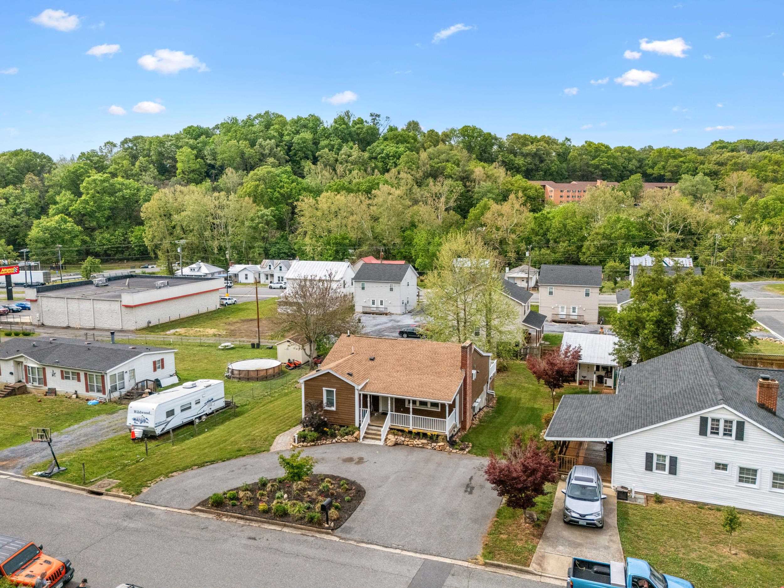 217 W 28TH ST, BUENA VISTA, Virginia 24416, ,Residential,217 W 28TH ST,676880 MLS # 676880