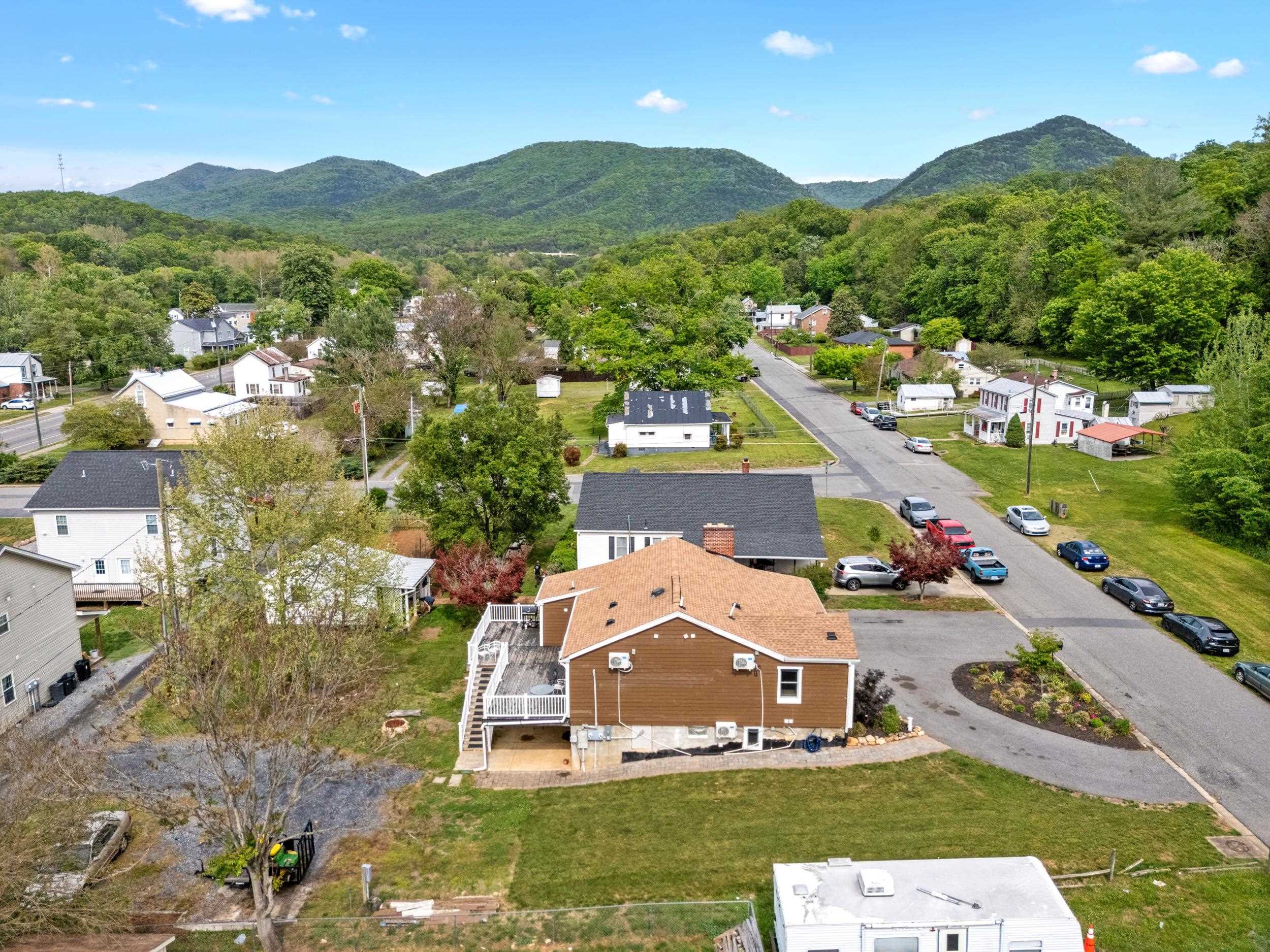 217 W 28TH ST, BUENA VISTA, Virginia 24416, ,Residential,217 W 28TH ST,676880 MLS # 676880