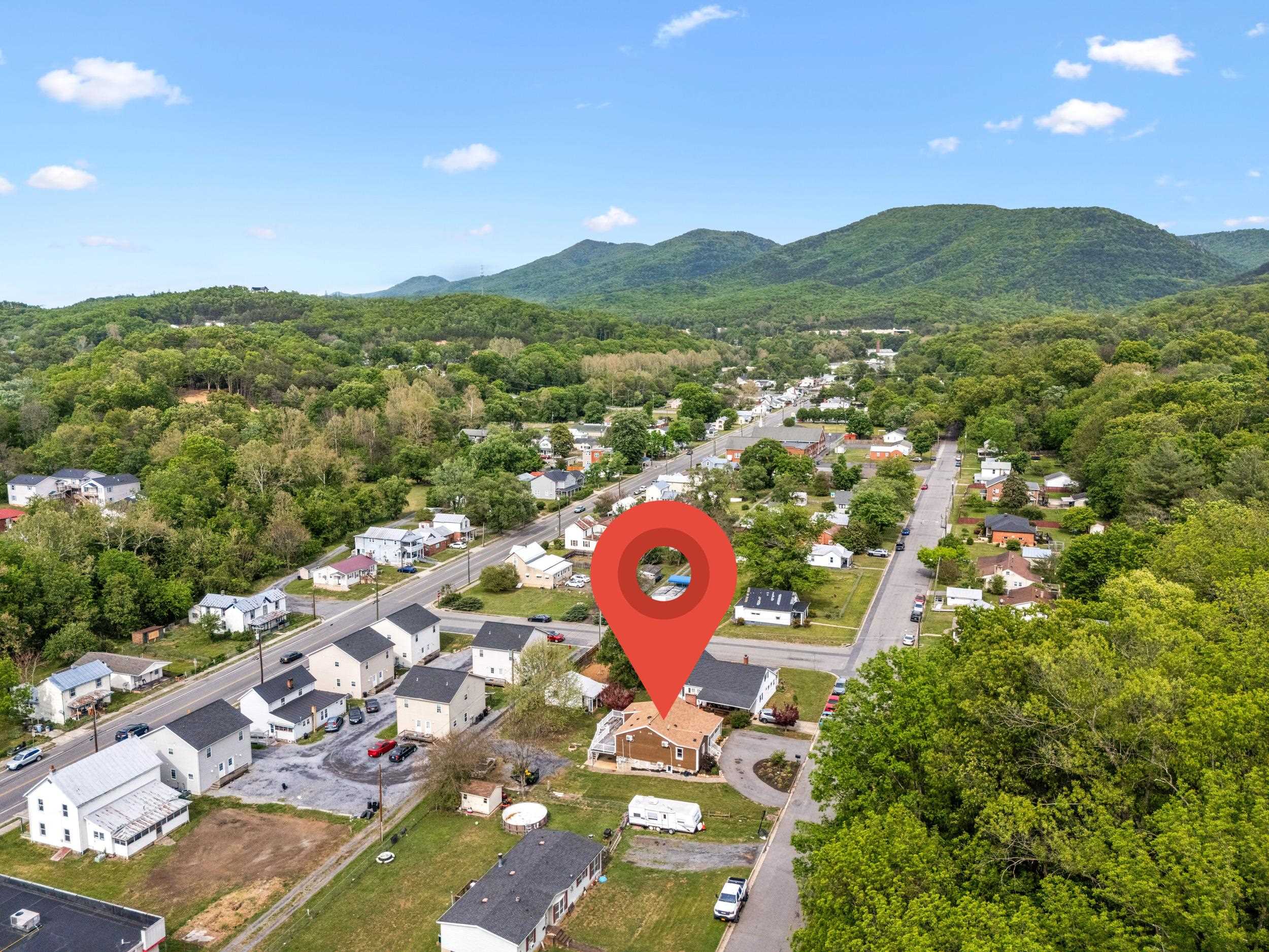 217 W 28TH ST, BUENA VISTA, Virginia 24416, ,Residential,217 W 28TH ST,676880 MLS # 676880