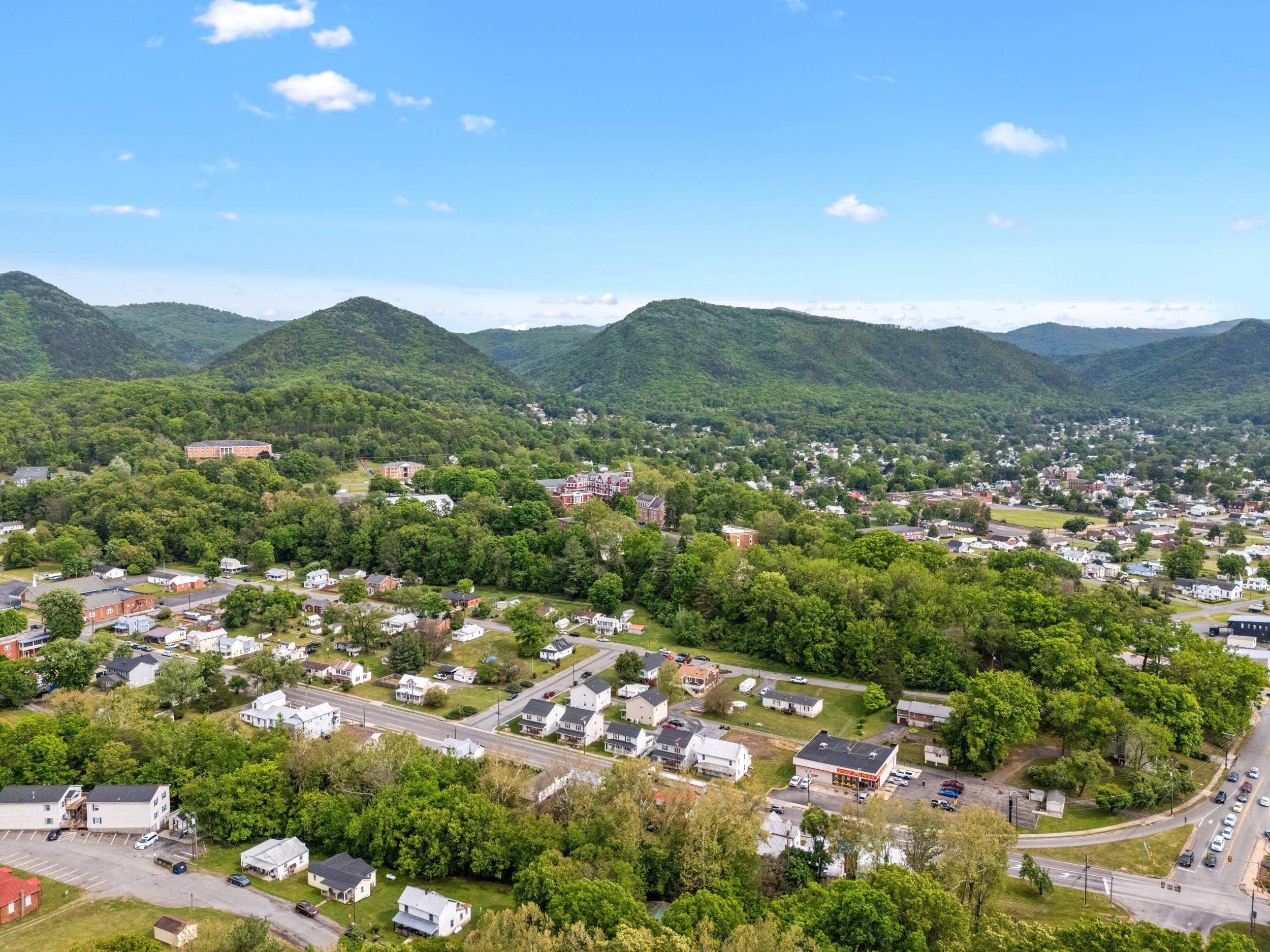 217 W 28TH ST, BUENA VISTA, Virginia 24416, ,Residential,217 W 28TH ST,676880 MLS # 676880