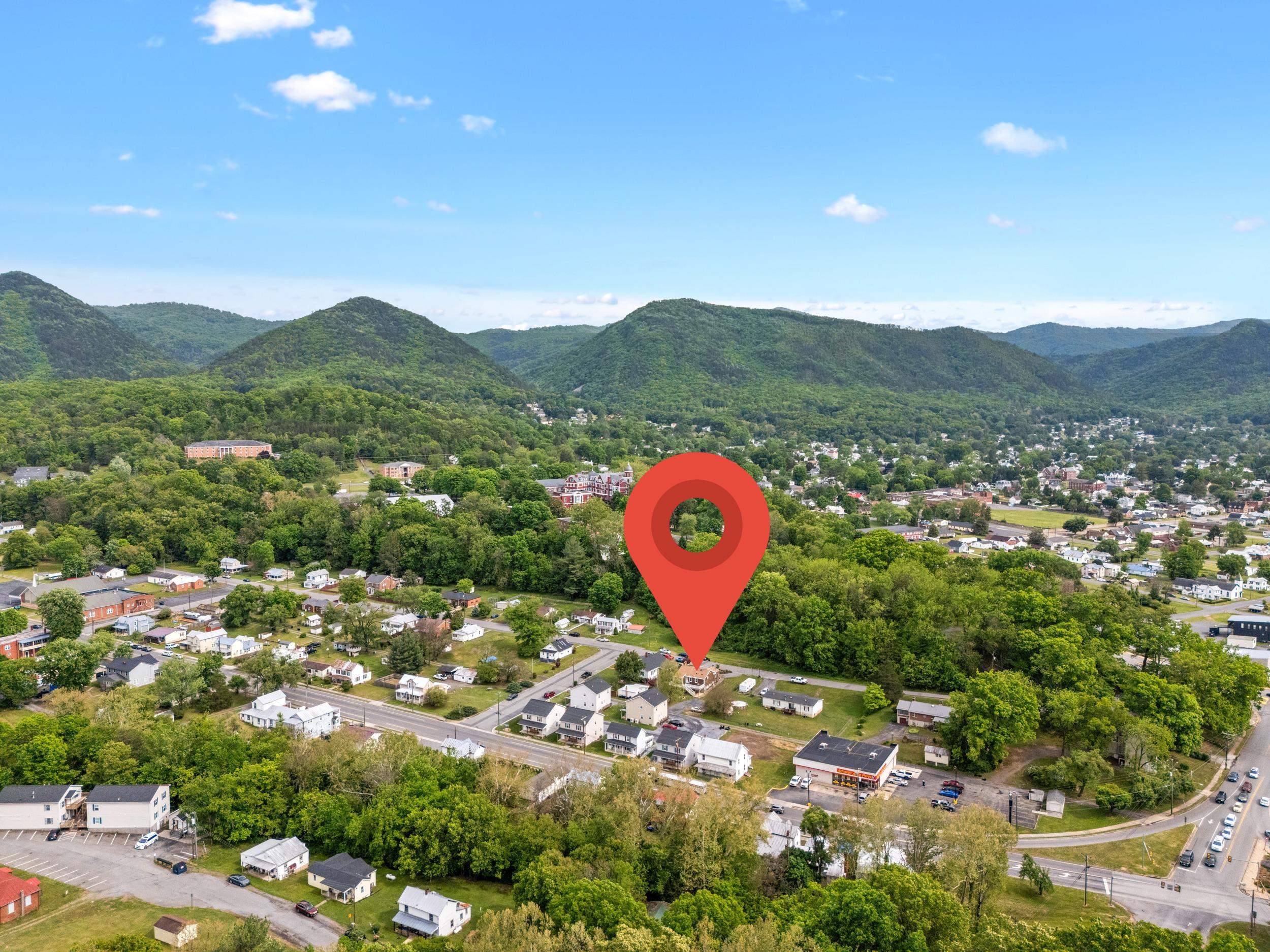 217 W 28TH ST, BUENA VISTA, Virginia 24416, ,Residential,217 W 28TH ST,676880 MLS # 676880