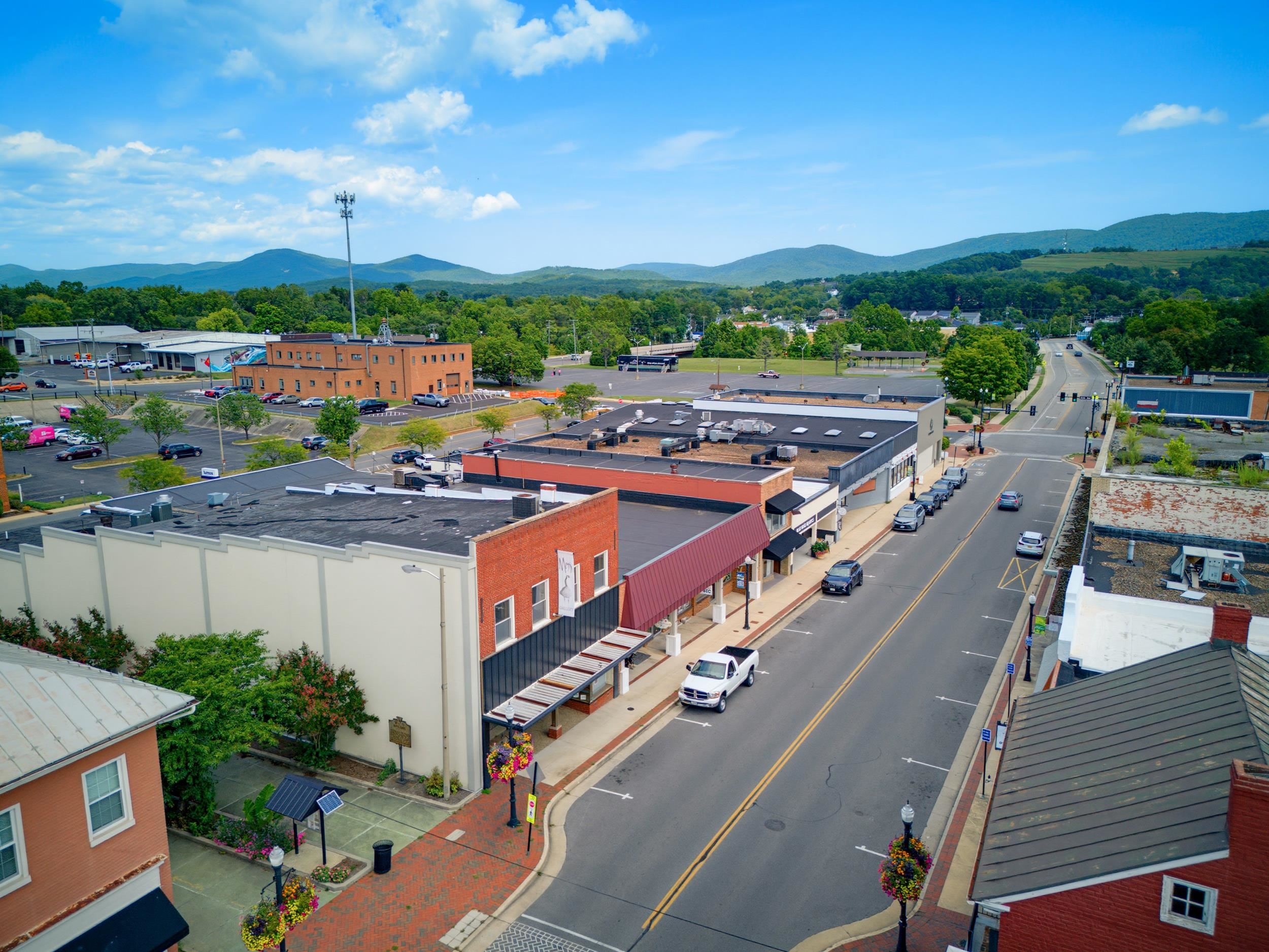 329 W MAIN ST, WAYNESBORO, Virginia 22980, ,Commercial,329 W MAIN ST,680723 MLS # 680723