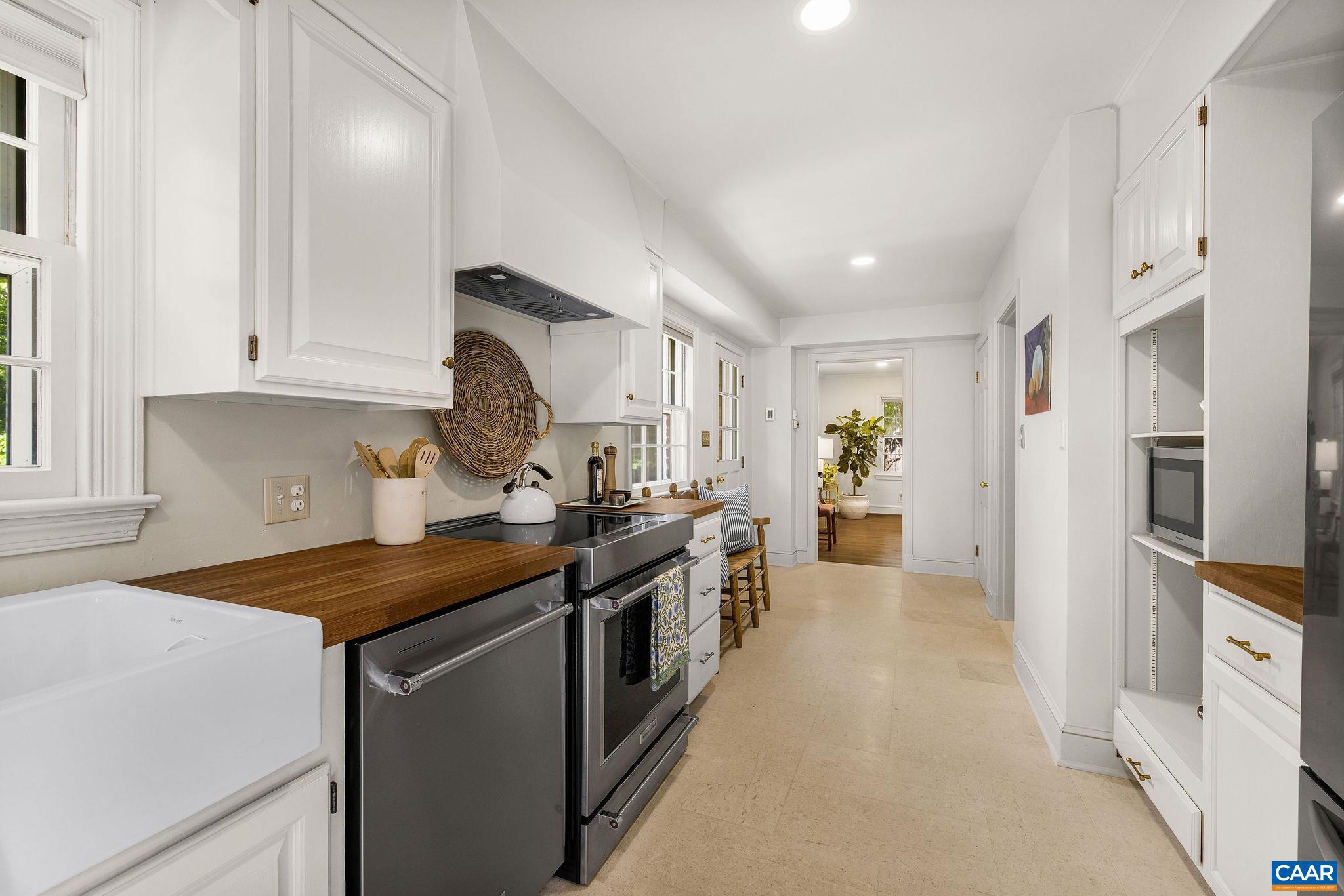 102 MEADOWBROOK CT, CHARLOTTESVILLE, Virginia 22901, 4 Bedrooms Bedrooms, ,2 BathroomsBathrooms,Residential,102 MEADOWBROOK CT,678099 MLS # 678099 102 MEADOWBROOK CT, CHARLOTTESVILLE, Virginia 22901, 4 Bedrooms Bedrooms, ,2 BathroomsBathrooms,Residential,102 MEADOWBROOK CT,678099 MLS # 678099