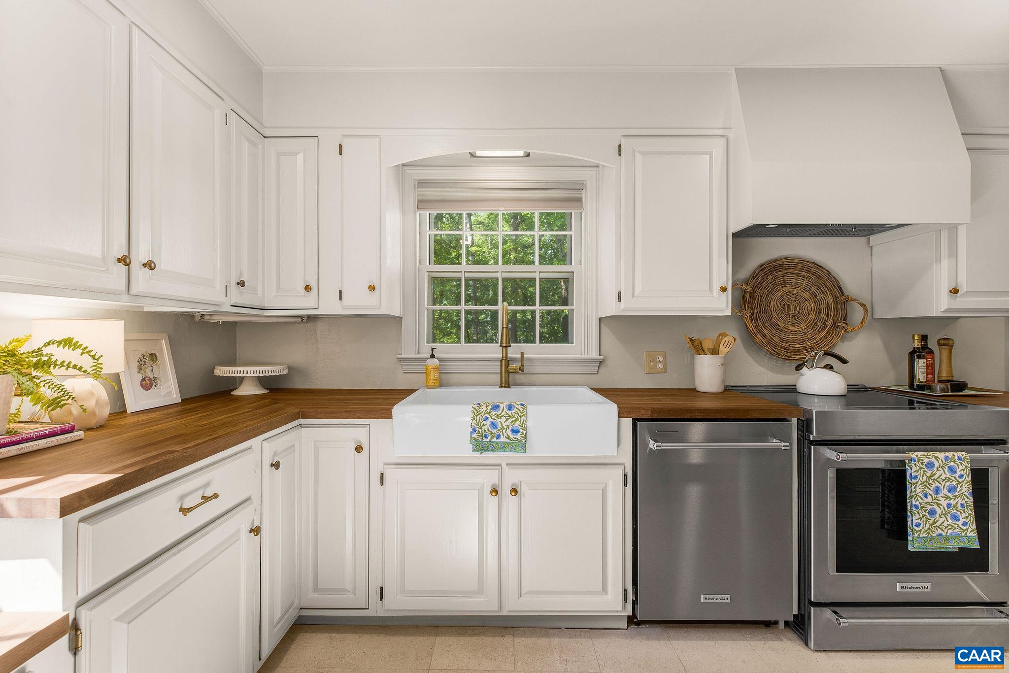 102 MEADOWBROOK CT, CHARLOTTESVILLE, Virginia 22901, 4 Bedrooms Bedrooms, ,2 BathroomsBathrooms,Residential,102 MEADOWBROOK CT,678099 MLS # 678099 102 MEADOWBROOK CT, CHARLOTTESVILLE, Virginia 22901, 4 Bedrooms Bedrooms, ,2 BathroomsBathrooms,Residential,102 MEADOWBROOK CT,678099 MLS # 678099