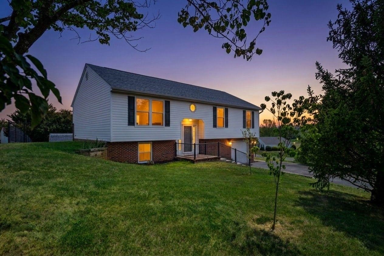108 LONGVIEW CIR, FISHERSVILLE, Virginia 22939, 4 Bedrooms Bedrooms, ,2 BathroomsBathrooms,Residential,Longview on the Hill,108 LONGVIEW CIR,680733 MLS # 680733