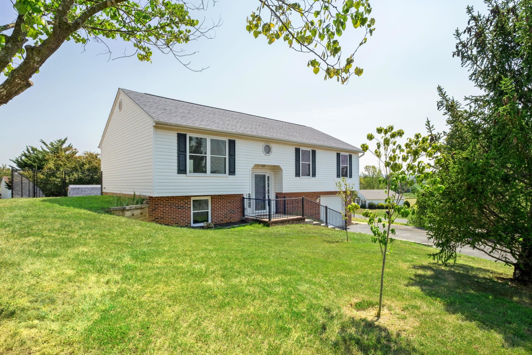 108 LONGVIEW CIR, FISHERSVILLE, Virginia 22939, 4 Bedrooms Bedrooms, ,2 BathroomsBathrooms,Residential,Longview on the Hill,108 LONGVIEW CIR,680733 MLS # 680733