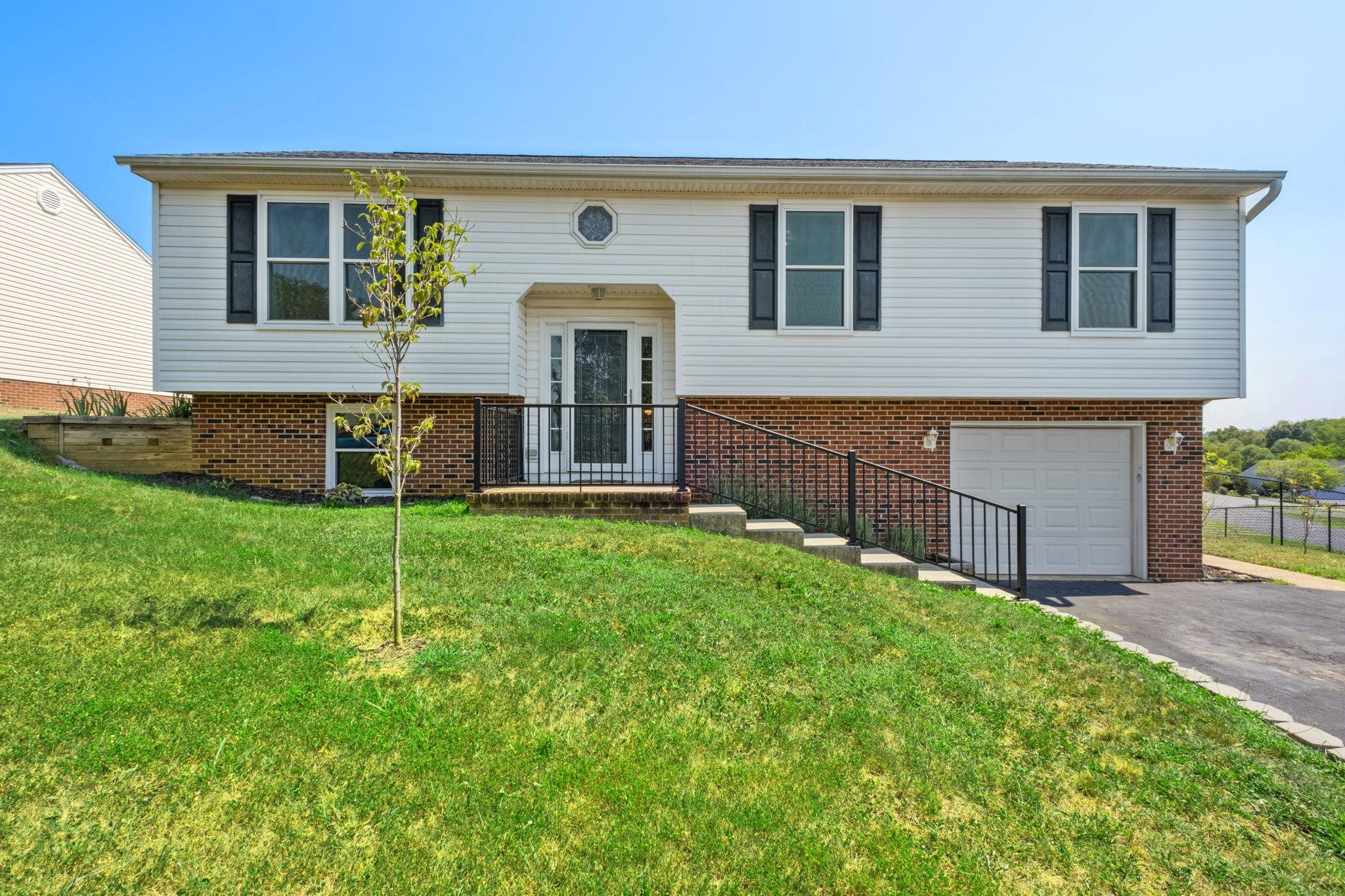 108 LONGVIEW CIR, FISHERSVILLE, Virginia 22939, 4 Bedrooms Bedrooms, ,2 BathroomsBathrooms,Residential,Longview on the Hill,108 LONGVIEW CIR,680733 MLS # 680733