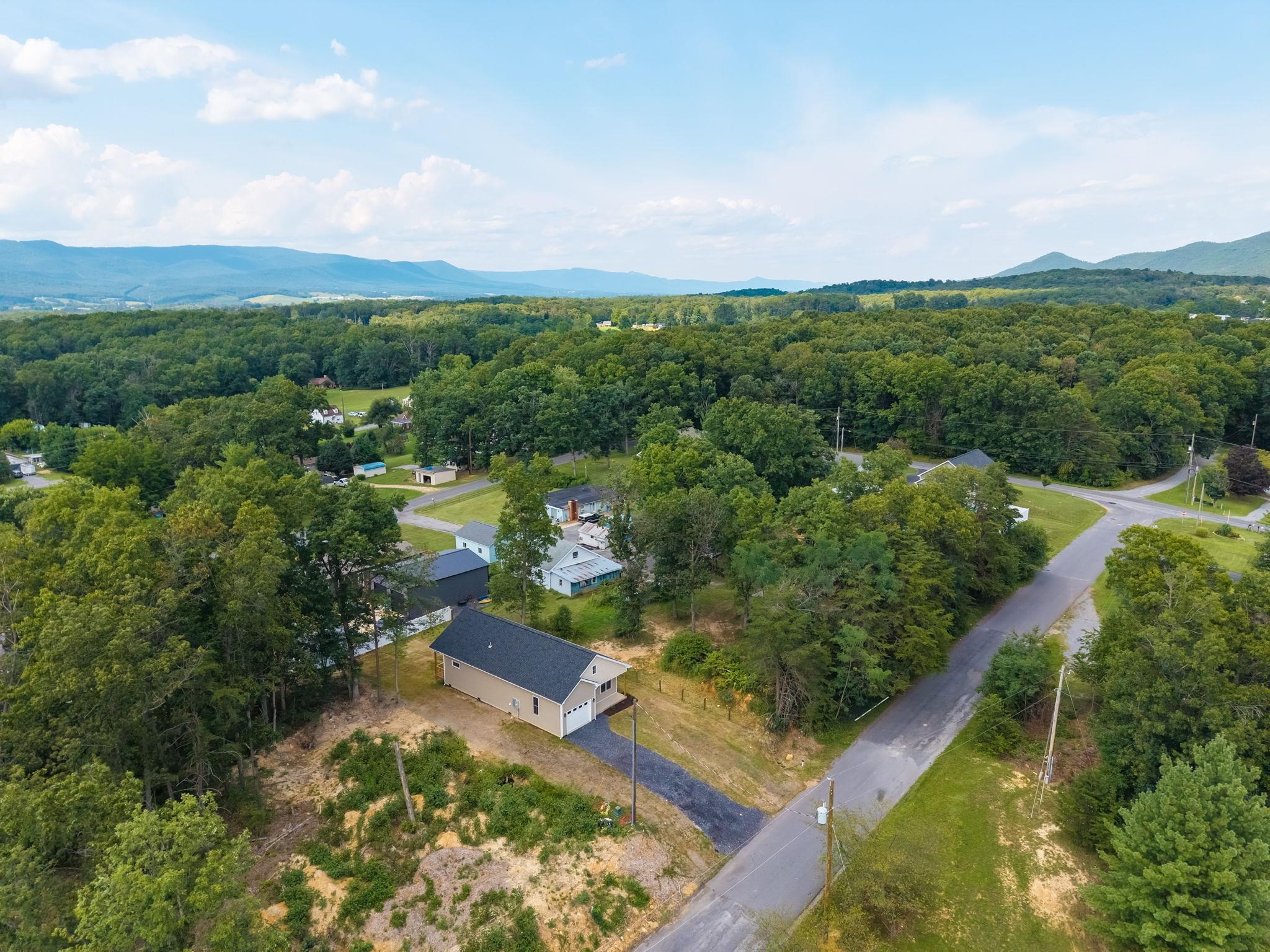 487 POCAHONTAS AVE, SHENANDOAH, Virginia 22849, 3 Bedrooms Bedrooms, ,2 BathroomsBathrooms,Residential,487 POCAHONTAS AVE,680738 MLS # 680738 487 POCAHONTAS AVE, SHENANDOAH, Virginia 22849, 3 Bedrooms Bedrooms, ,2 BathroomsBathrooms,Residential,487 POCAHONTAS AVE,680738 MLS # 680738
