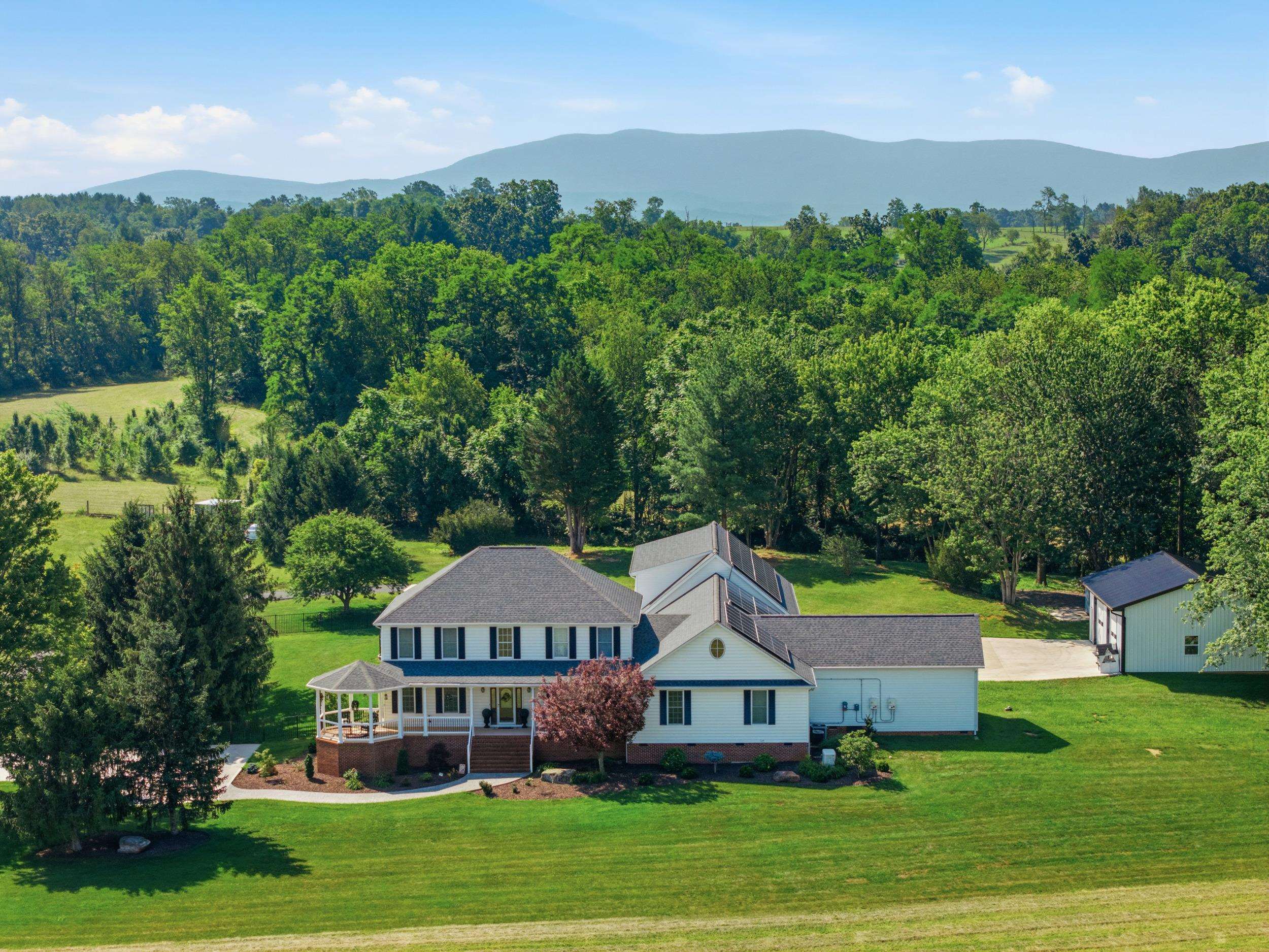 572 AUGUSTA FARMS RD, WAYNESBORO, Virginia 22980, 5 Bedrooms Bedrooms, ,3 BathroomsBathrooms,Residential,572 AUGUSTA FARMS RD,680743 MLS # 680743 572 AUGUSTA FARMS RD, WAYNESBORO, Virginia 22980, 5 Bedrooms Bedrooms, ,3 BathroomsBathrooms,Residential,572 AUGUSTA FARMS RD,680743 MLS # 680743
