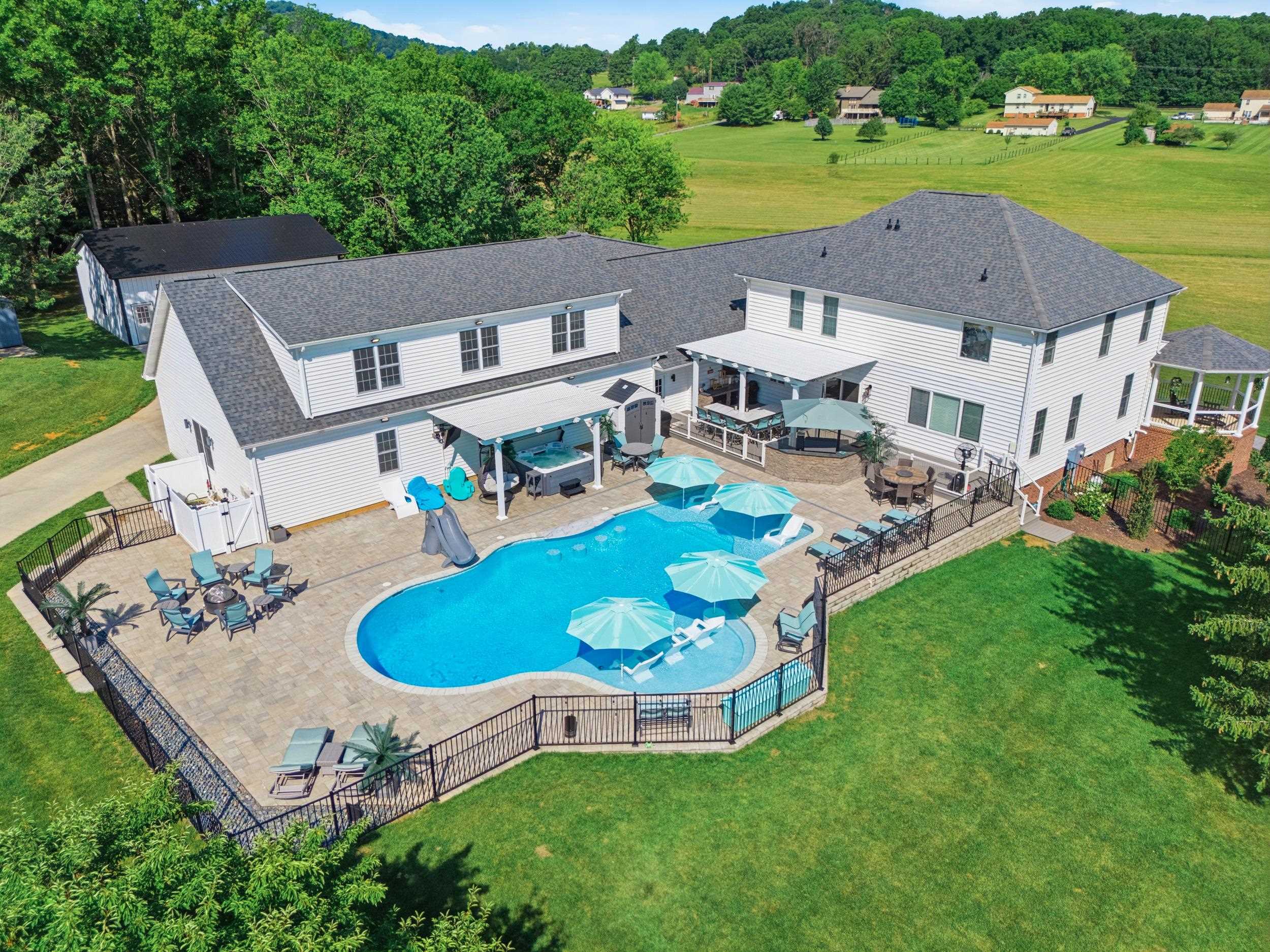 572 AUGUSTA FARMS RD, WAYNESBORO, Virginia 22980, 5 Bedrooms Bedrooms, ,3 BathroomsBathrooms,Residential,572 AUGUSTA FARMS RD,680743 MLS # 680743 572 AUGUSTA FARMS RD, WAYNESBORO, Virginia 22980, 5 Bedrooms Bedrooms, ,3 BathroomsBathrooms,Residential,572 AUGUSTA FARMS RD,680743 MLS # 680743