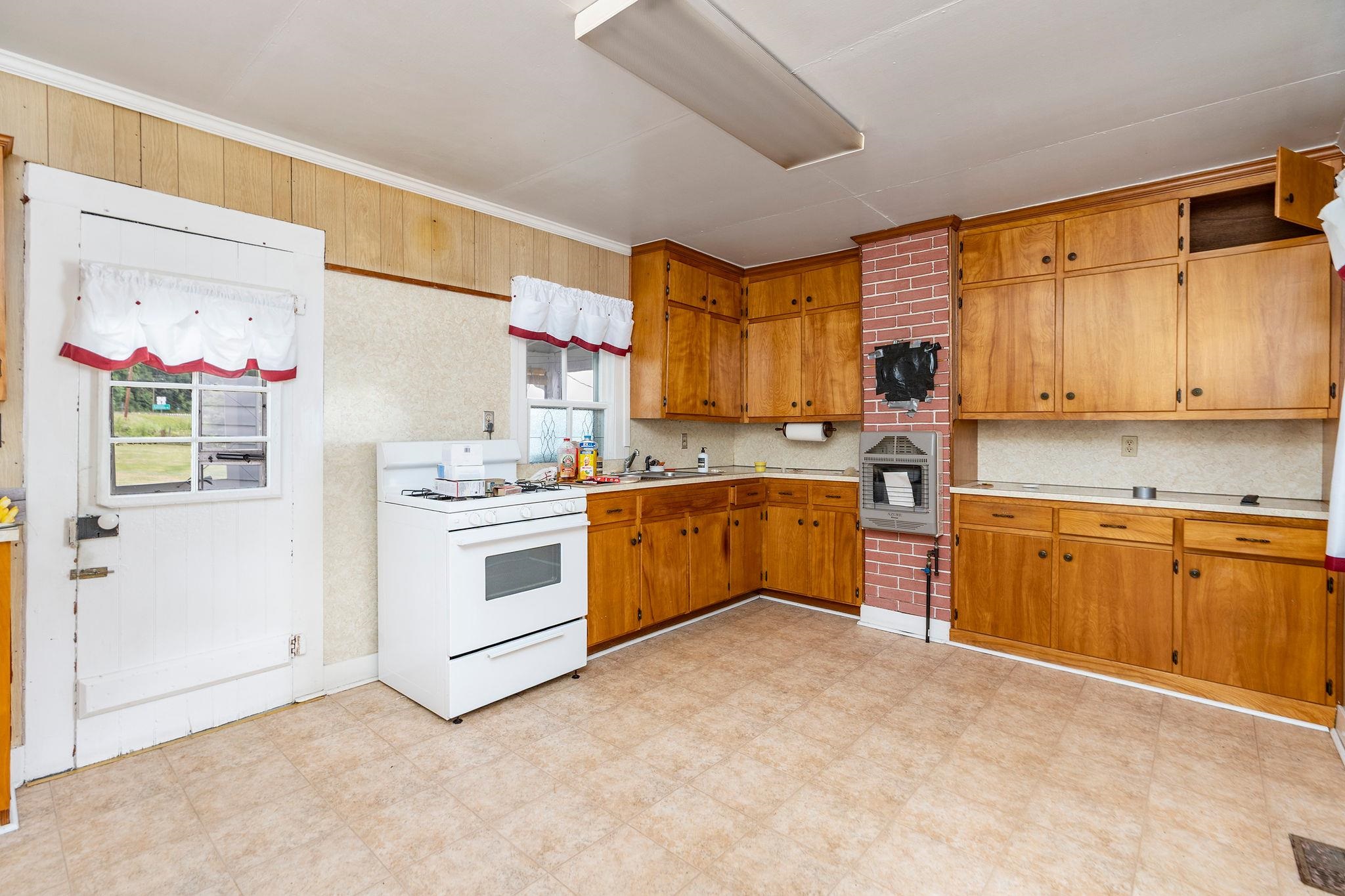3941 CHURCHVILLE AVE, CHURCHVILLE, Virginia 24421, 3 Bedrooms Bedrooms, ,1 BathroomBathrooms,Residential,3941 CHURCHVILLE AVE,679995 MLS # 679995