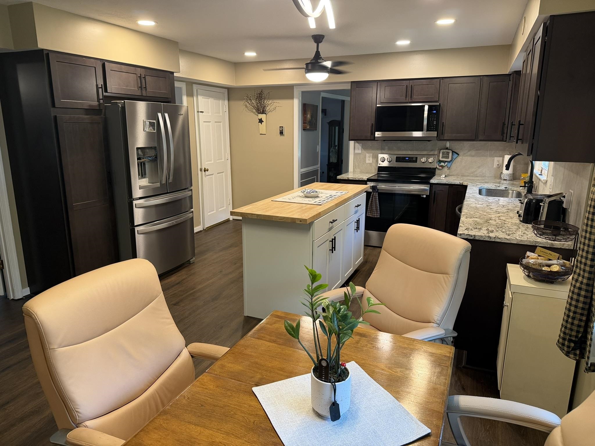 200 PELHAM DR, WAYNESBORO, Virginia 22980, 5 Bedrooms Bedrooms, ,3 BathroomsBathrooms,Residential,200 PELHAM DR,680758 MLS # 680758 200 PELHAM DR, WAYNESBORO, Virginia 22980, 5 Bedrooms Bedrooms, ,3 BathroomsBathrooms,Residential,200 PELHAM DR,680758 MLS # 680758