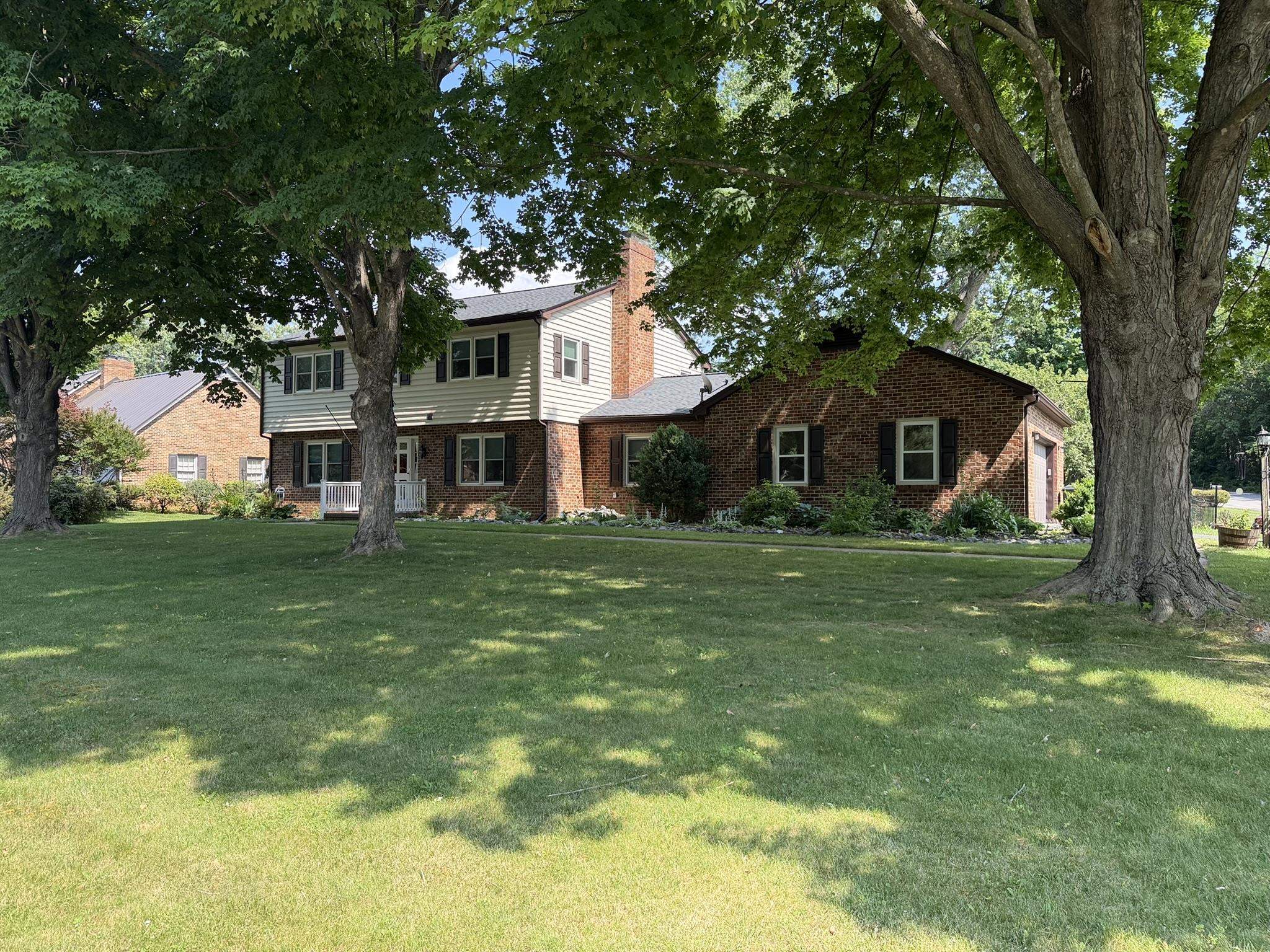 200 PELHAM DR, WAYNESBORO, Virginia 22980, 5 Bedrooms Bedrooms, ,3 BathroomsBathrooms,Residential,200 PELHAM DR,680758 MLS # 680758 200 PELHAM DR, WAYNESBORO, Virginia 22980, 5 Bedrooms Bedrooms, ,3 BathroomsBathrooms,Residential,200 PELHAM DR,680758 MLS # 680758