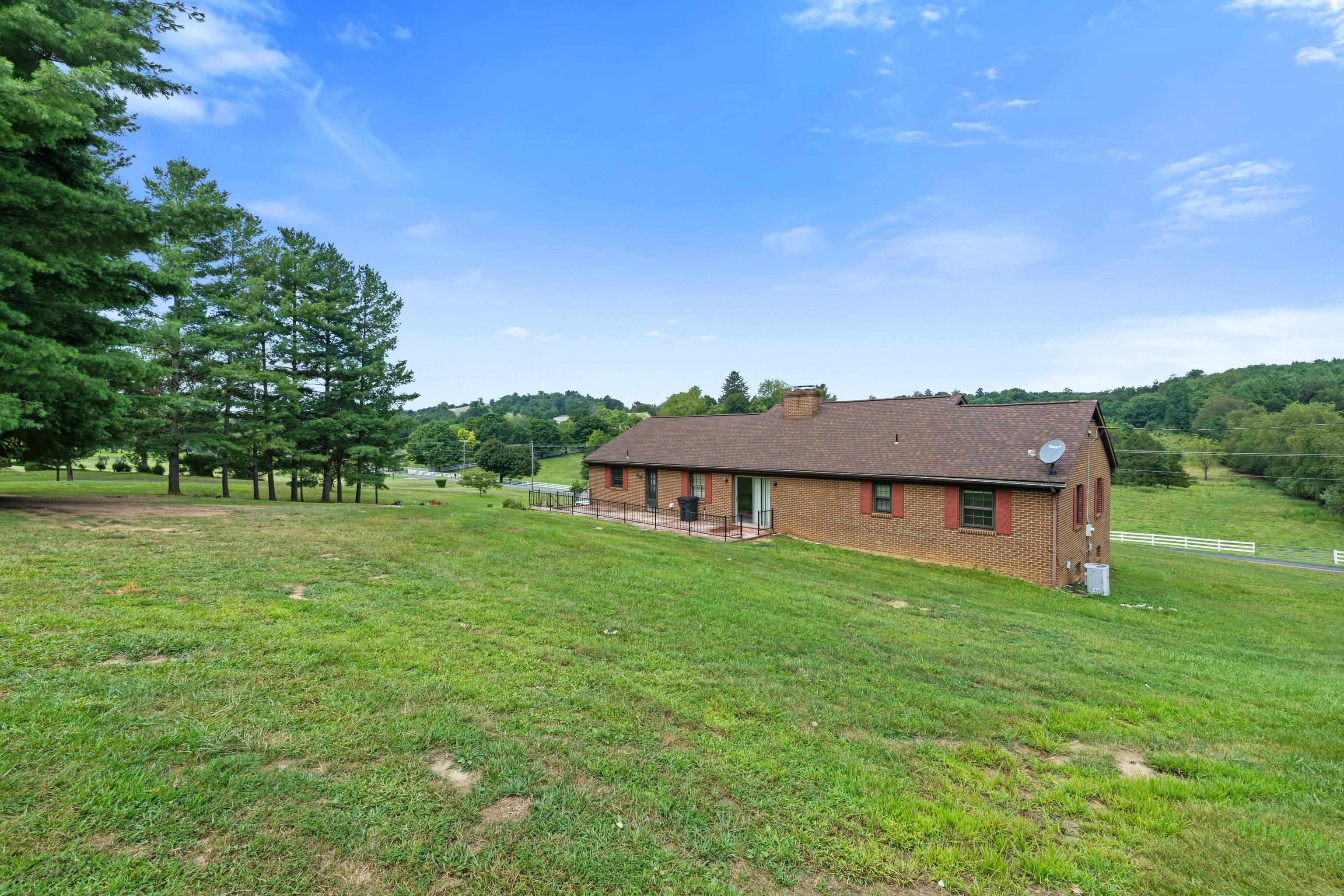 365 BERRY FARM RD, STAUNTON, Virginia 24401, 3 Bedrooms Bedrooms, ,1 BathroomBathrooms,Residential,365 BERRY FARM RD,680499 MLS # 680499 365 BERRY FARM RD, STAUNTON, Virginia 24401, 3 Bedrooms Bedrooms, ,1 BathroomBathrooms,Residential,365 BERRY FARM RD,680499 MLS # 680499