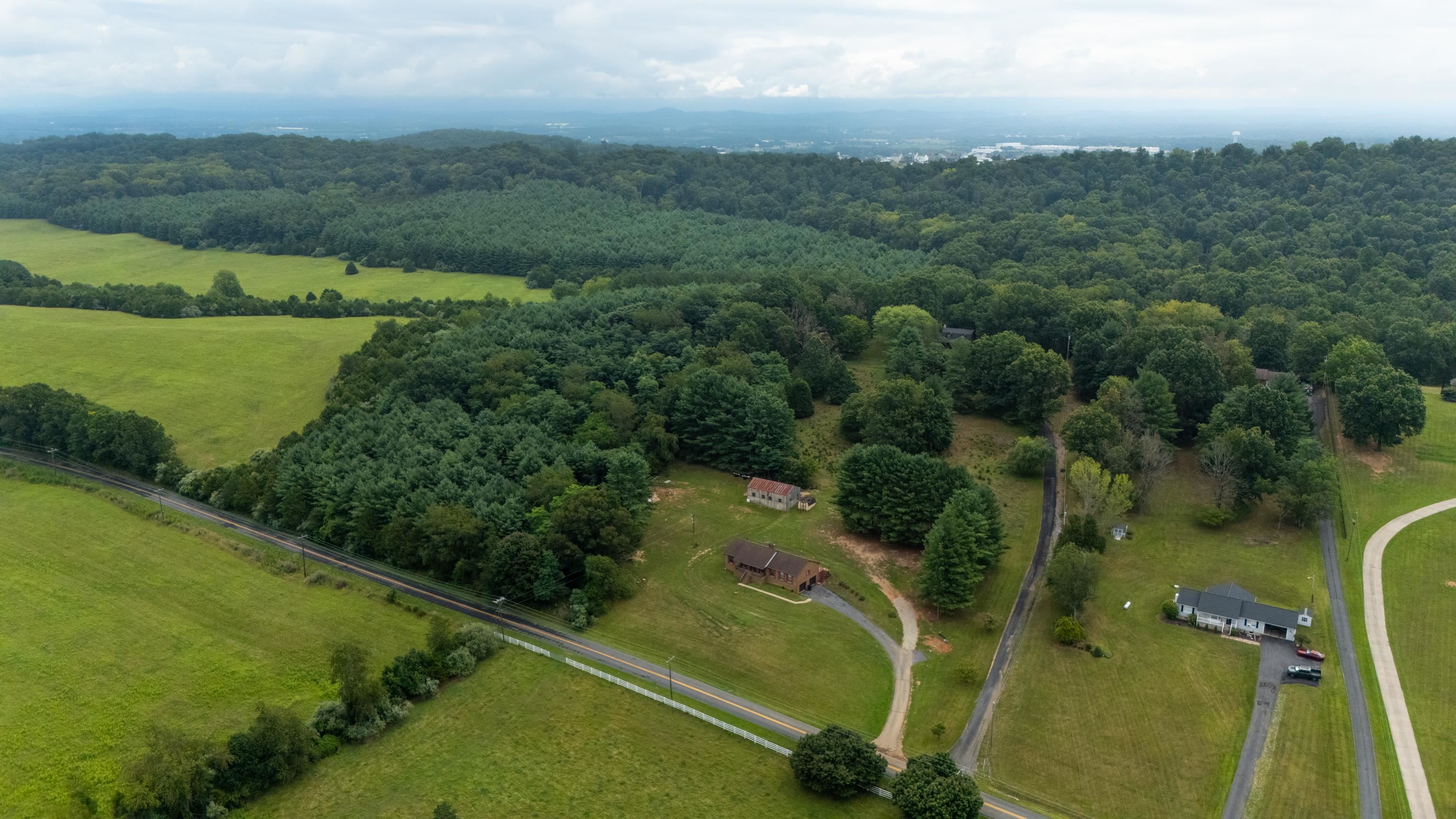 365 BERRY FARM RD, STAUNTON, Virginia 24401, 3 Bedrooms Bedrooms, ,1 BathroomBathrooms,Residential,365 BERRY FARM RD,680499 MLS # 680499 365 BERRY FARM RD, STAUNTON, Virginia 24401, 3 Bedrooms Bedrooms, ,1 BathroomBathrooms,Residential,365 BERRY FARM RD,680499 MLS # 680499