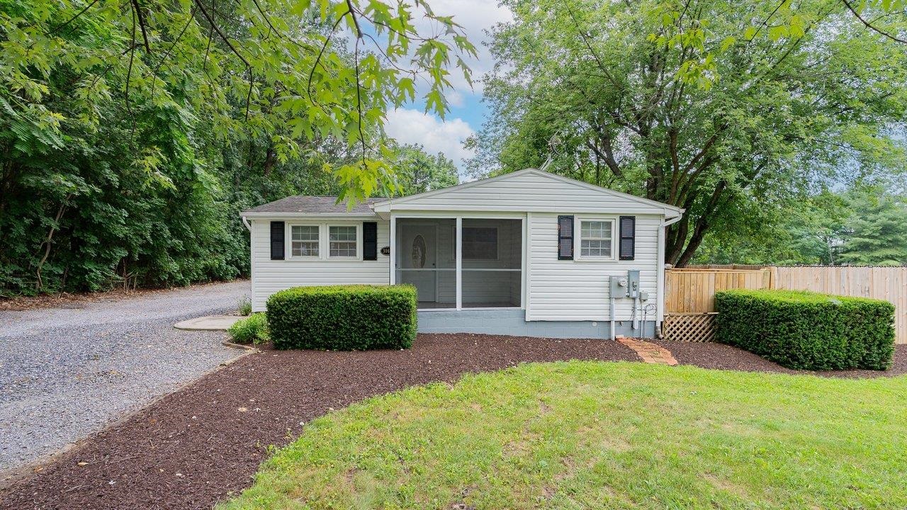 3066 MOUNTAIN FARM RD, ELKTON, Virginia 22827, 2 Bedrooms Bedrooms, ,1 BathroomBathrooms,Residential,3066 MOUNTAIN FARM RD,680774 MLS # 680774 3066 MOUNTAIN FARM RD, ELKTON, Virginia 22827, 2 Bedrooms Bedrooms, ,1 BathroomBathrooms,Residential,3066 MOUNTAIN FARM RD,680774 MLS # 680774