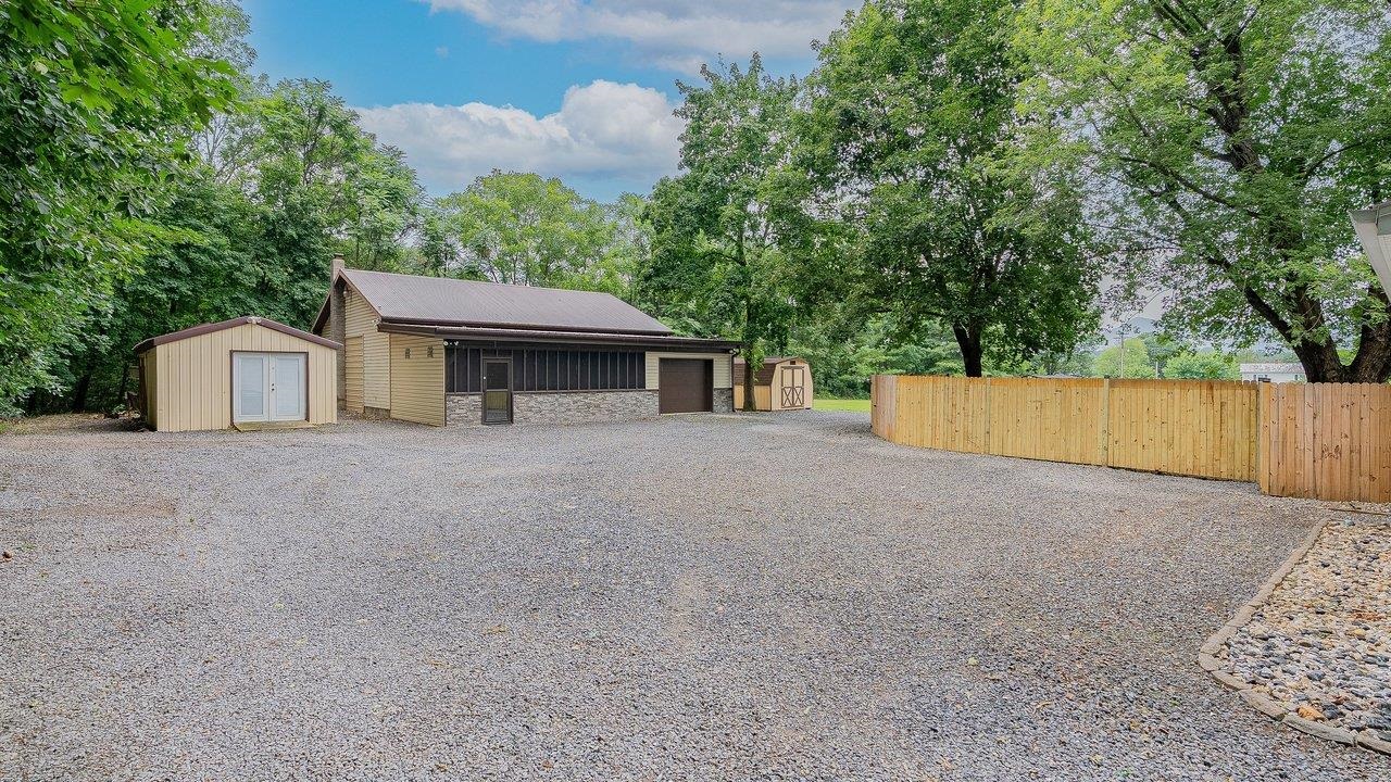 3066 MOUNTAIN FARM RD, ELKTON, Virginia 22827, 2 Bedrooms Bedrooms, ,1 BathroomBathrooms,Residential,3066 MOUNTAIN FARM RD,680774 MLS # 680774 3066 MOUNTAIN FARM RD, ELKTON, Virginia 22827, 2 Bedrooms Bedrooms, ,1 BathroomBathrooms,Residential,3066 MOUNTAIN FARM RD,680774 MLS # 680774