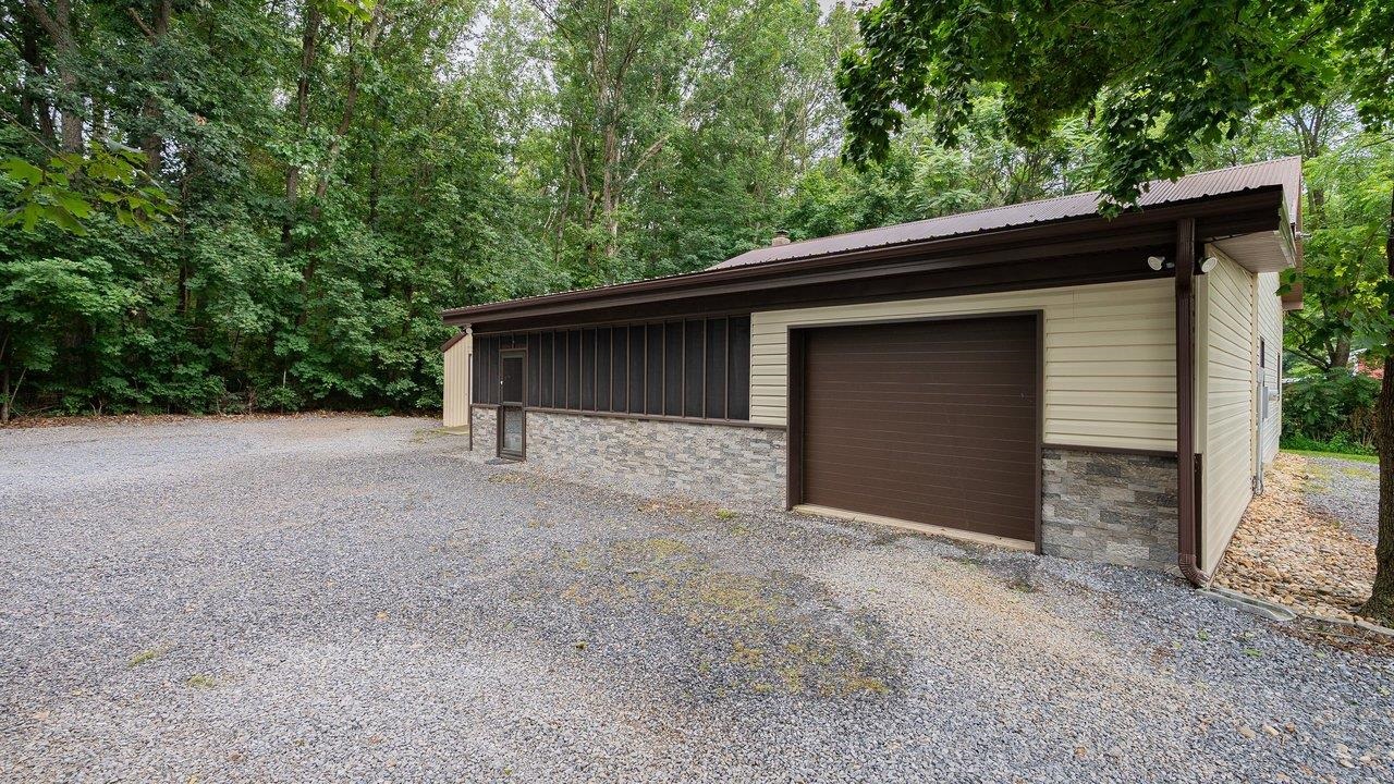 3066 MOUNTAIN FARM RD, ELKTON, Virginia 22827, 2 Bedrooms Bedrooms, ,1 BathroomBathrooms,Residential,3066 MOUNTAIN FARM RD,680774 MLS # 680774 3066 MOUNTAIN FARM RD, ELKTON, Virginia 22827, 2 Bedrooms Bedrooms, ,1 BathroomBathrooms,Residential,3066 MOUNTAIN FARM RD,680774 MLS # 680774