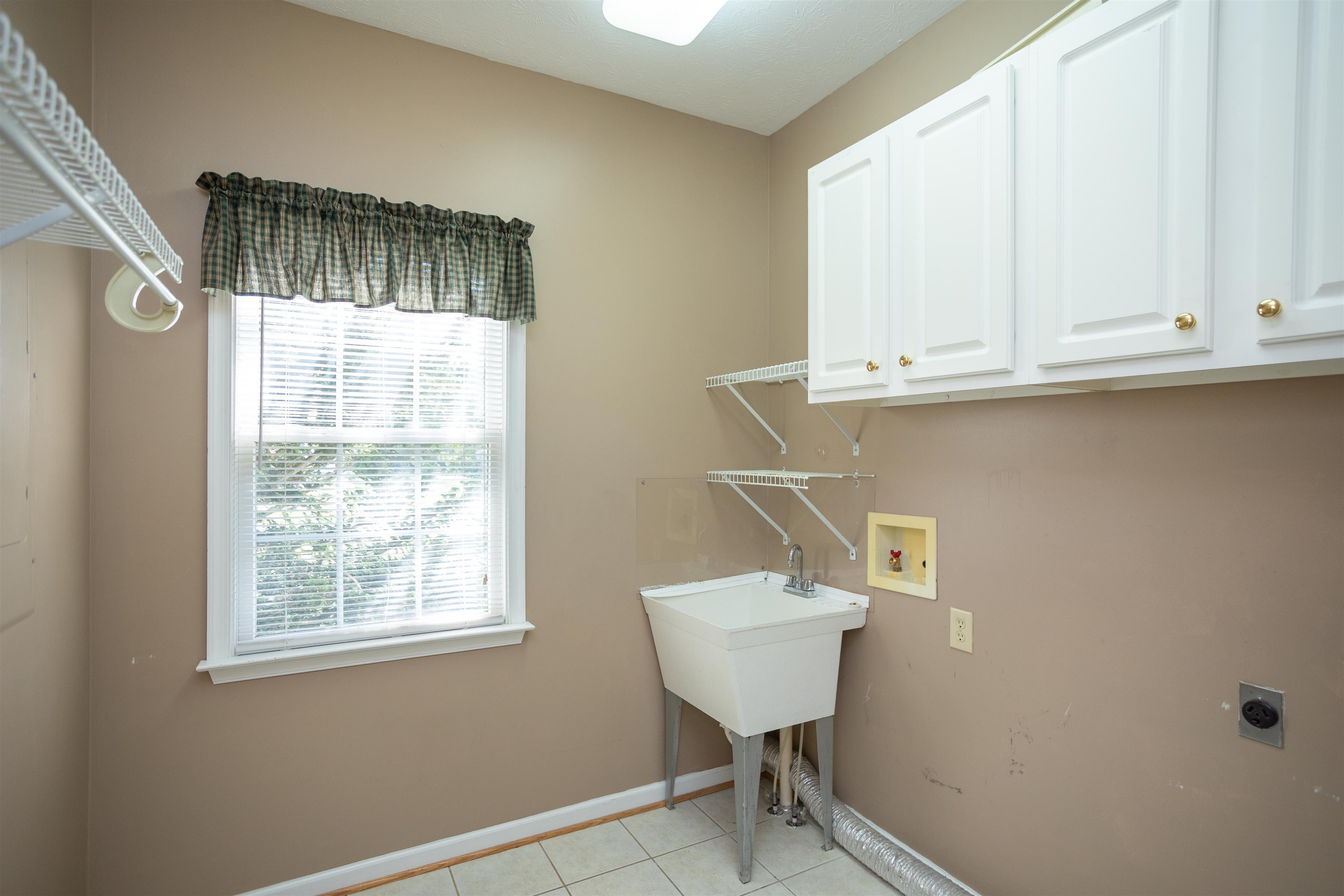 10 MOLLY CT, FISHERSVILLE, Virginia 22939, 3 Bedrooms Bedrooms, ,2 BathroomsBathrooms,Residential,10 MOLLY CT,680775 MLS # 680775 10 MOLLY CT, FISHERSVILLE, Virginia 22939, 3 Bedrooms Bedrooms, ,2 BathroomsBathrooms,Residential,10 MOLLY CT,680775 MLS # 680775