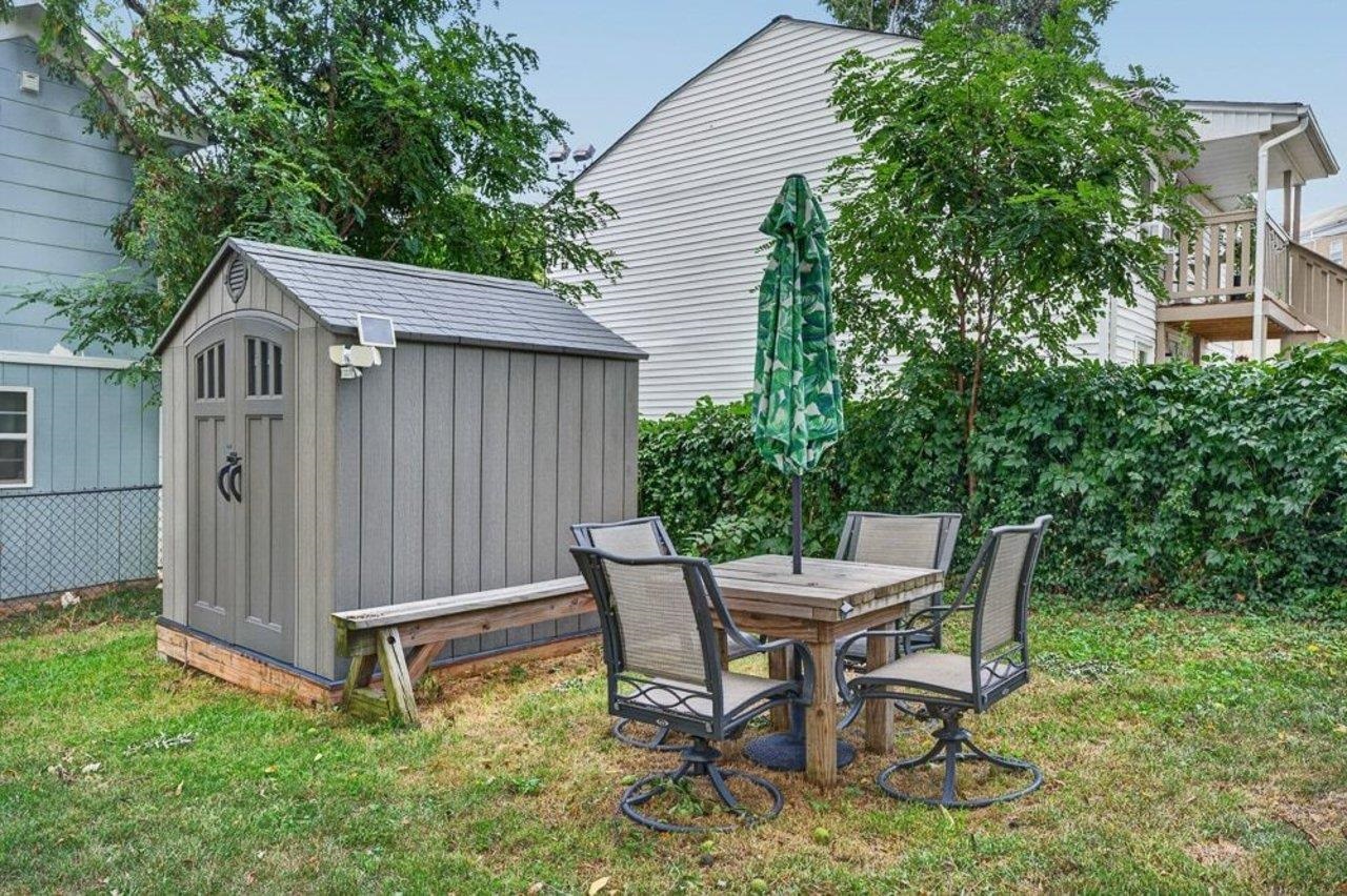 423 N MARKET ST, STAUNTON, Virginia 24401, 2 Bedrooms Bedrooms, ,1 BathroomBathrooms,Residential,423 N MARKET ST,680782 MLS # 680782 423 N MARKET ST, STAUNTON, Virginia 24401, 2 Bedrooms Bedrooms, ,1 BathroomBathrooms,Residential,423 N MARKET ST,680782 MLS # 680782