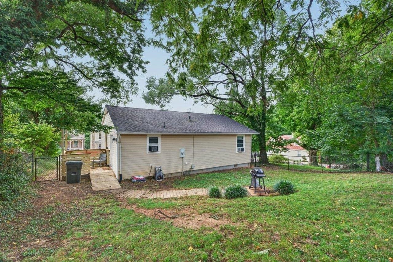 423 N MARKET ST, STAUNTON, Virginia 24401, 2 Bedrooms Bedrooms, ,1 BathroomBathrooms,Residential,423 N MARKET ST,680782 MLS # 680782 423 N MARKET ST, STAUNTON, Virginia 24401, 2 Bedrooms Bedrooms, ,1 BathroomBathrooms,Residential,423 N MARKET ST,680782 MLS # 680782