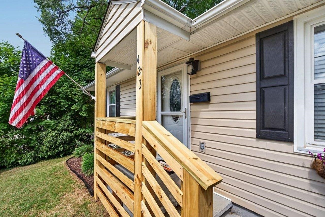 423 N MARKET ST, STAUNTON, Virginia 24401, 2 Bedrooms Bedrooms, ,1 BathroomBathrooms,Residential,423 N MARKET ST,680782 MLS # 680782 423 N MARKET ST, STAUNTON, Virginia 24401, 2 Bedrooms Bedrooms, ,1 BathroomBathrooms,Residential,423 N MARKET ST,680782 MLS # 680782
