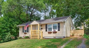 423 N MARKET ST, STAUNTON, Virginia 24401, 2 Bedrooms Bedrooms, ,1 BathroomBathrooms,Residential,423 N MARKET ST,680782 MLS # 680782
