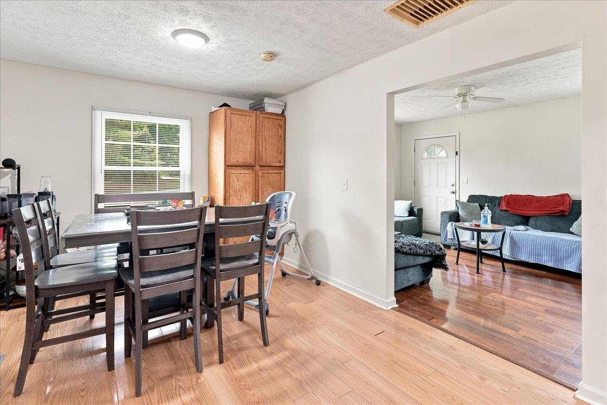 8 WESTGATE RD, VERONA, Virginia 24482, 3 Bedrooms Bedrooms, ,1 BathroomBathrooms,Residential,8 WESTGATE RD,680783 MLS # 680783 8 WESTGATE RD, VERONA, Virginia 24482, 3 Bedrooms Bedrooms, ,1 BathroomBathrooms,Residential,8 WESTGATE RD,680783 MLS # 680783