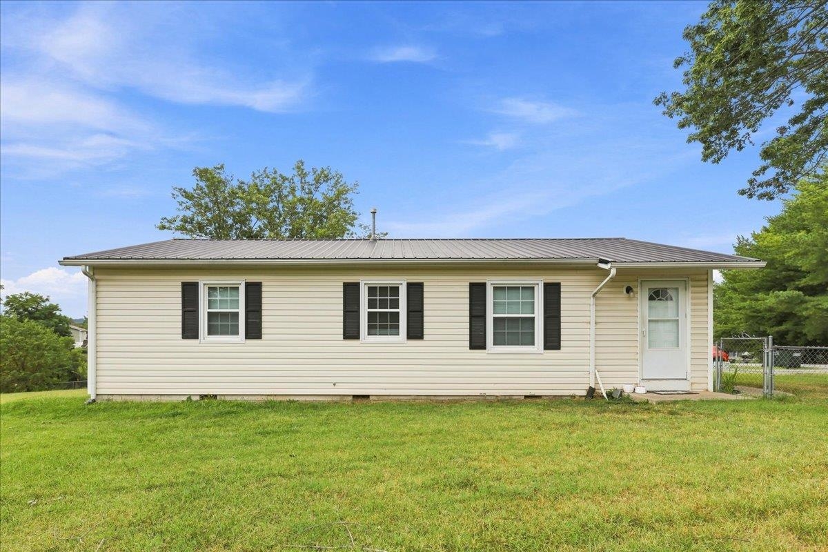 8 WESTGATE RD, VERONA, Virginia 24482, 3 Bedrooms Bedrooms, ,1 BathroomBathrooms,Residential,8 WESTGATE RD,680783 MLS # 680783 8 WESTGATE RD, VERONA, Virginia 24482, 3 Bedrooms Bedrooms, ,1 BathroomBathrooms,Residential,8 WESTGATE RD,680783 MLS # 680783