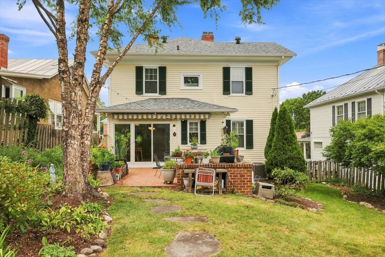 376 MAPLE AVE, WAYNESBORO, Virginia 22980, 3 Bedrooms Bedrooms, ,2 BathroomsBathrooms,Residential,376 MAPLE AVE,680690 MLS # 680690 376 MAPLE AVE, WAYNESBORO, Virginia 22980, 3 Bedrooms Bedrooms, ,2 BathroomsBathrooms,Residential,376 MAPLE AVE,680690 MLS # 680690
