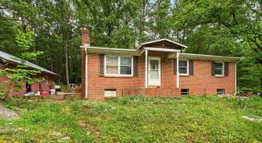 26 CHRISTIAN LN, SWOOPE, Virginia 24479, 3 Bedrooms Bedrooms, ,1 BathroomBathrooms,Residential,26 CHRISTIAN LN,680811 MLS # 680811