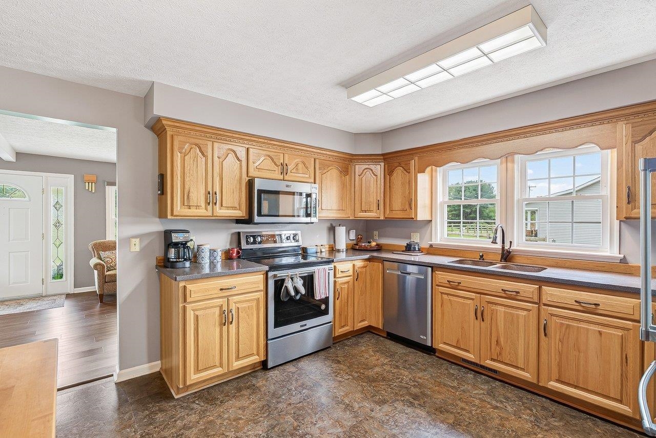 14512 S EAST SIDE HWY, GROTTOES, Virginia 24441, 4 Bedrooms Bedrooms, ,3 BathroomsBathrooms,Residential,14512 S EAST SIDE HWY,680817 MLS # 680817 14512 S EAST SIDE HWY, GROTTOES, Virginia 24441, 4 Bedrooms Bedrooms, ,3 BathroomsBathrooms,Residential,14512 S EAST SIDE HWY,680817 MLS # 680817