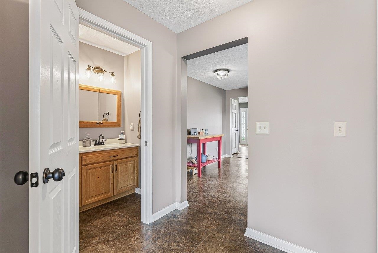 14512 S EAST SIDE HWY, GROTTOES, Virginia 24441, 4 Bedrooms Bedrooms, ,3 BathroomsBathrooms,Residential,14512 S EAST SIDE HWY,680817 MLS # 680817 14512 S EAST SIDE HWY, GROTTOES, Virginia 24441, 4 Bedrooms Bedrooms, ,3 BathroomsBathrooms,Residential,14512 S EAST SIDE HWY,680817 MLS # 680817