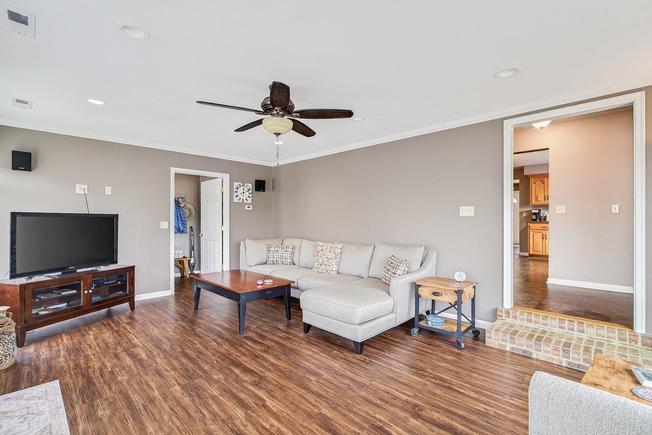 14512 S EAST SIDE HWY, GROTTOES, Virginia 24441, 4 Bedrooms Bedrooms, ,3 BathroomsBathrooms,Residential,14512 S EAST SIDE HWY,680817 MLS # 680817 14512 S EAST SIDE HWY, GROTTOES, Virginia 24441, 4 Bedrooms Bedrooms, ,3 BathroomsBathrooms,Residential,14512 S EAST SIDE HWY,680817 MLS # 680817