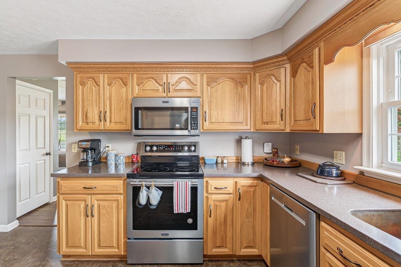 14512 S EAST SIDE HWY, GROTTOES, Virginia 24441, 4 Bedrooms Bedrooms, ,3 BathroomsBathrooms,Residential,14512 S EAST SIDE HWY,680817 MLS # 680817 14512 S EAST SIDE HWY, GROTTOES, Virginia 24441, 4 Bedrooms Bedrooms, ,3 BathroomsBathrooms,Residential,14512 S EAST SIDE HWY,680817 MLS # 680817